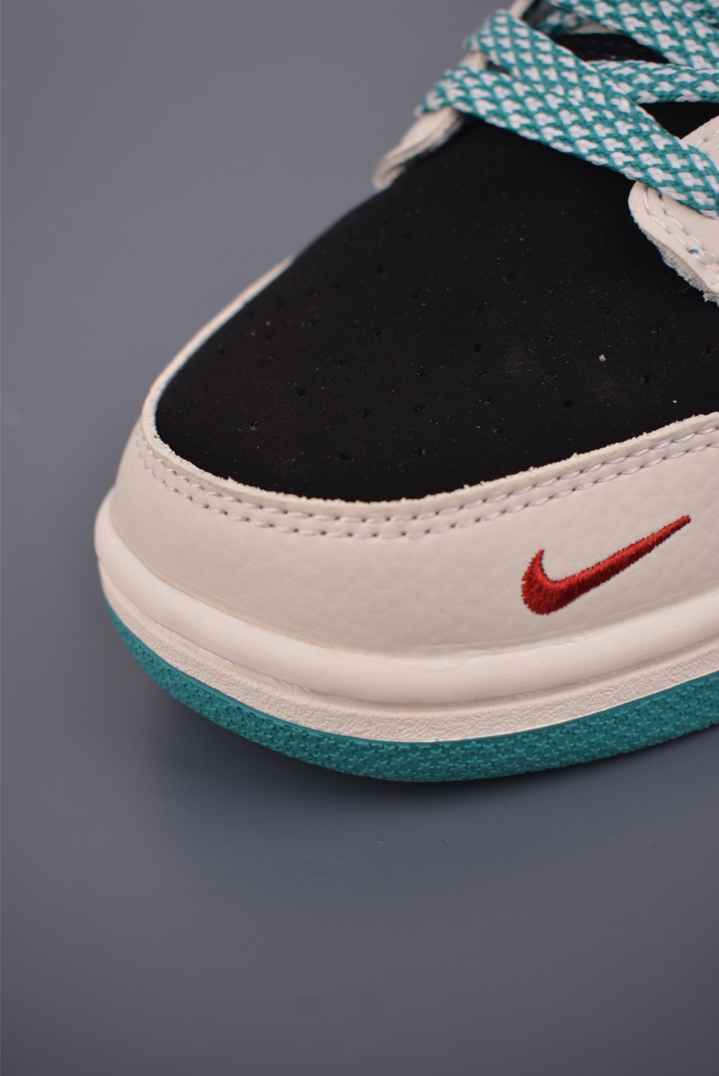 280 Nike SB Dunk Low Supreme联名 SJ8888-004