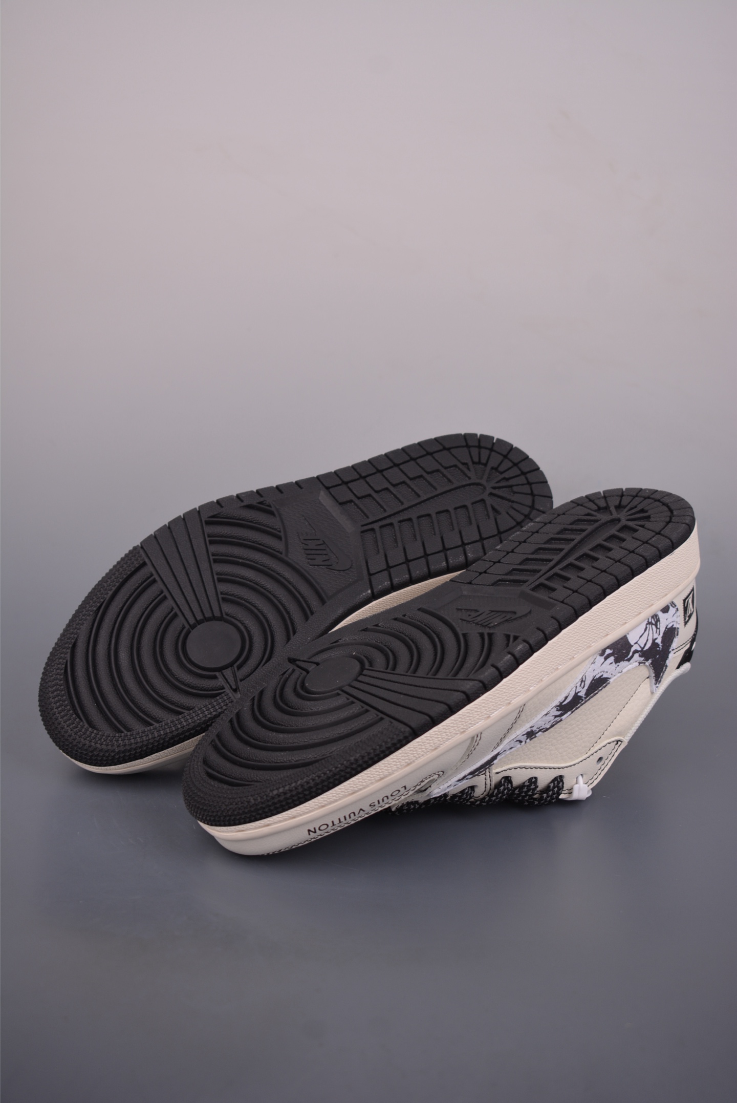 280 Fragment x Travis Scott x LV Air Jordan 1 Low 三方联名倒钩 XS7089-616