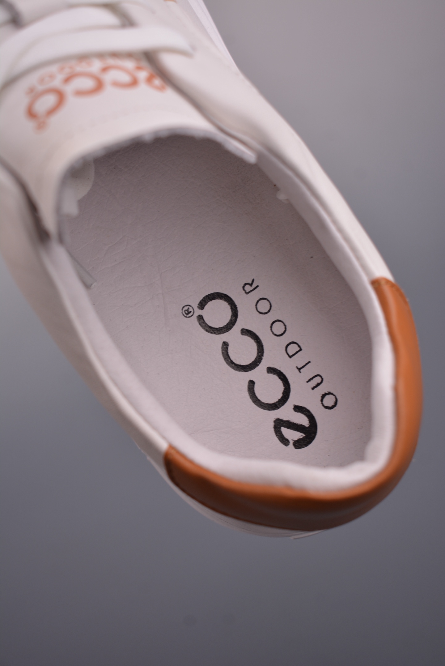 300 ECCO爱步小白鞋男 四季可穿复古增高板鞋 街头球鞋休闲鞋系列 983257-2135