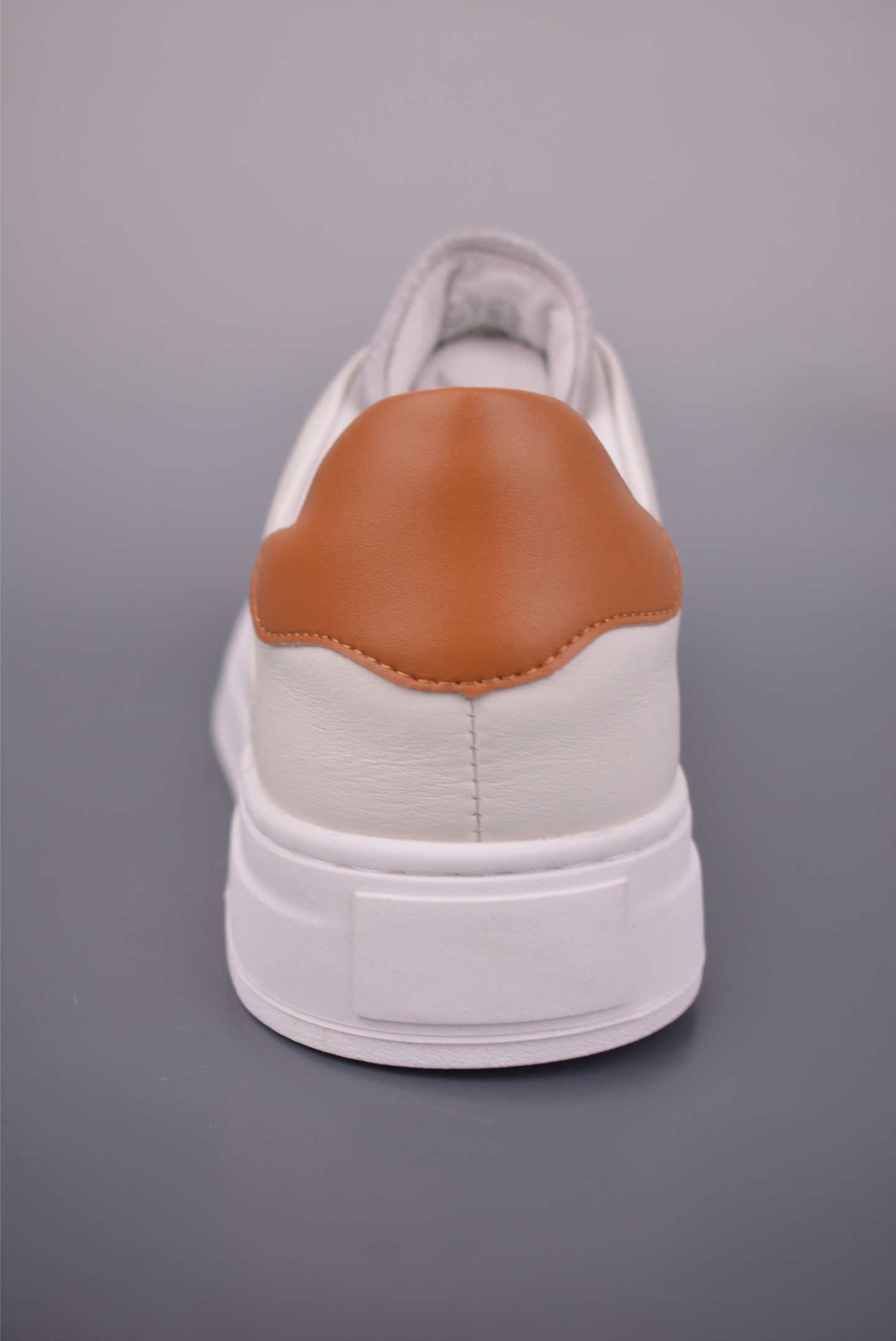 300 ECCO爱步小白鞋男 四季可穿复古增高板鞋 街头球鞋休闲鞋系列 983257-2135