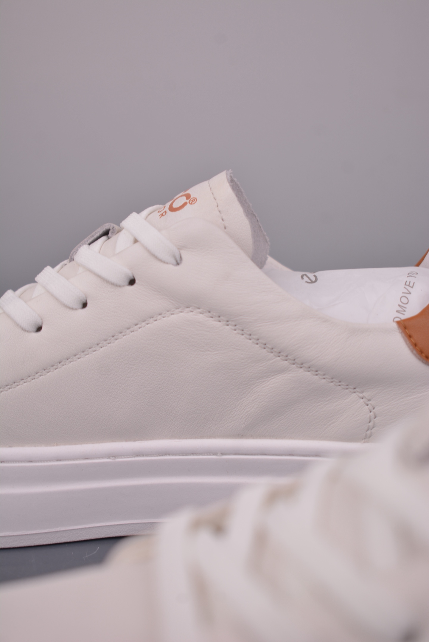 300 ECCO爱步小白鞋男 四季可穿复古增高板鞋 街头球鞋休闲鞋系列 983257-2135