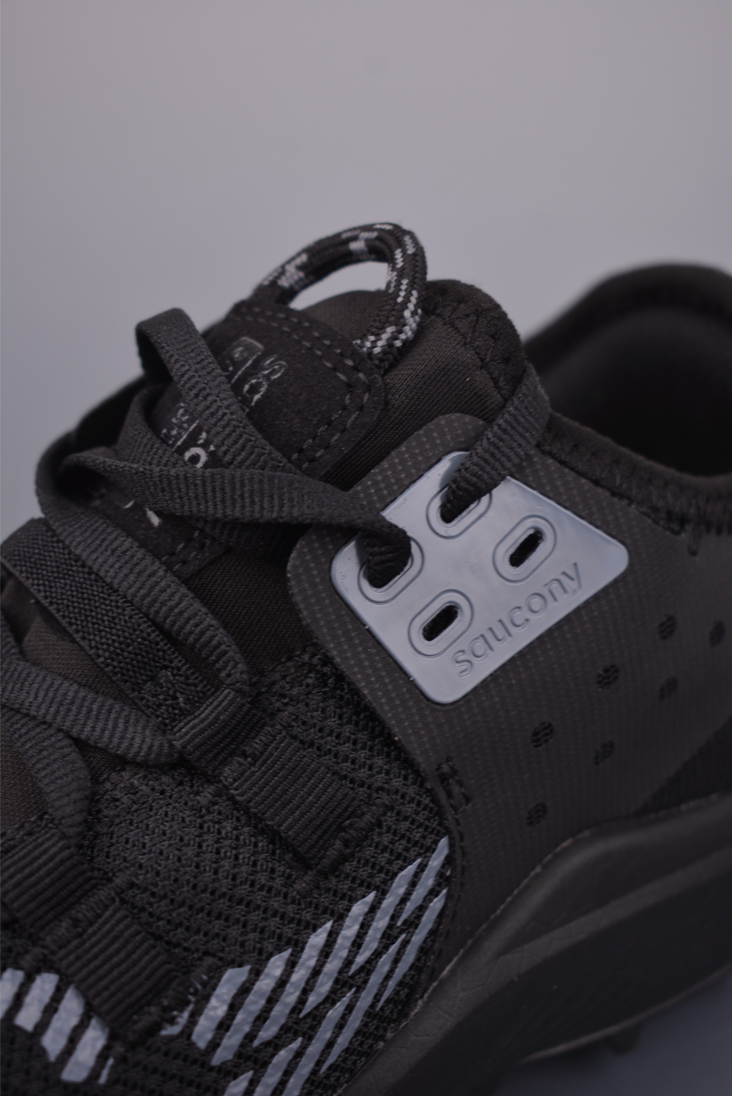 180 Saucony Endorphin Rift 旗舰级缓震型跑鞋 S10856