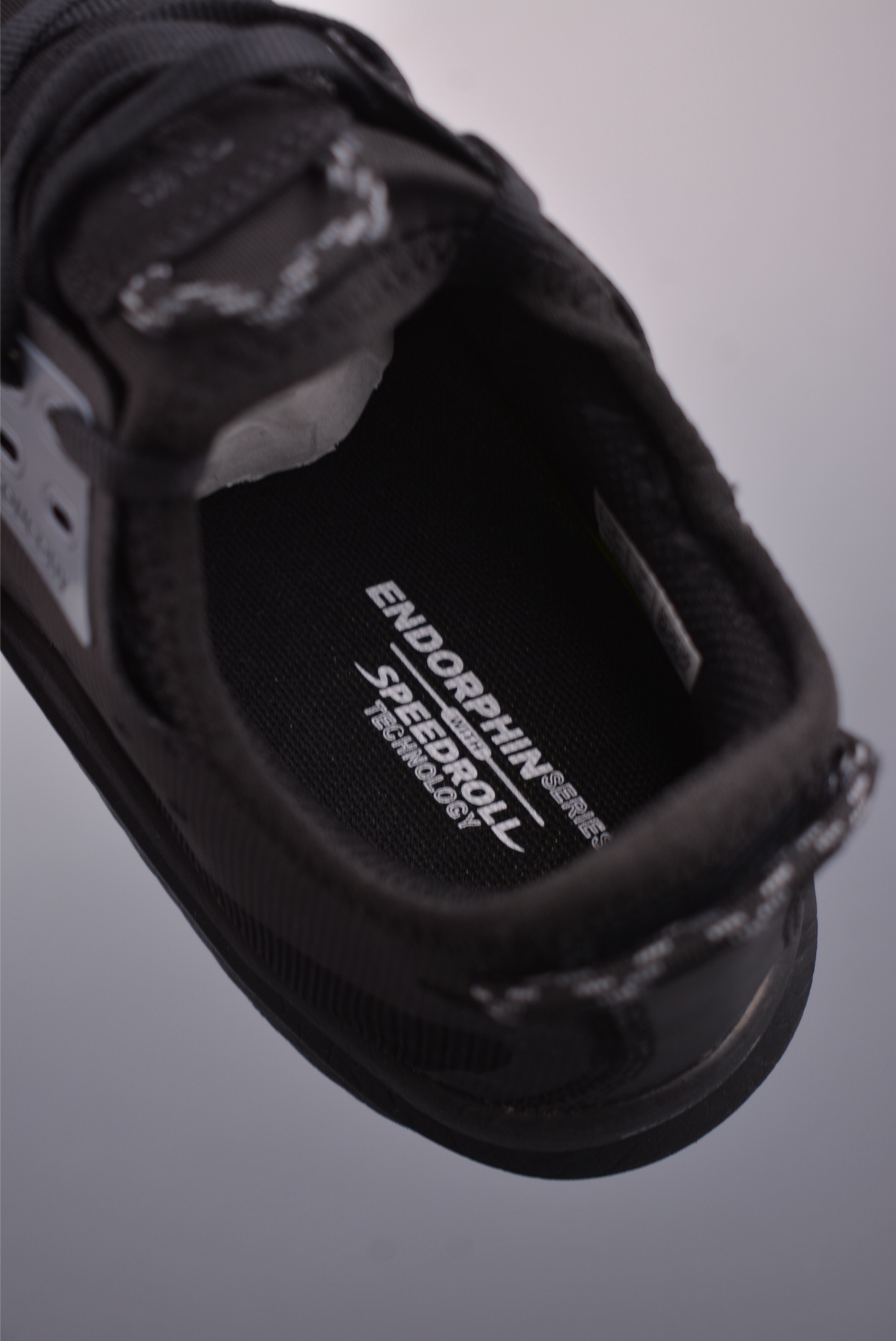 180 Saucony Endorphin Rift 旗舰级缓震型跑鞋 S10856