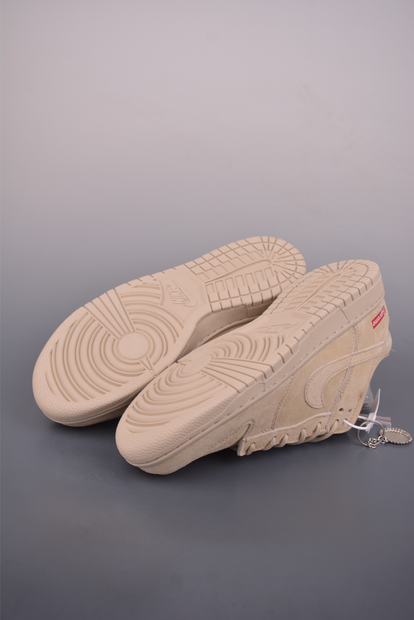 280 Nike SB Dunk Low Supreme联名 SD8888-002