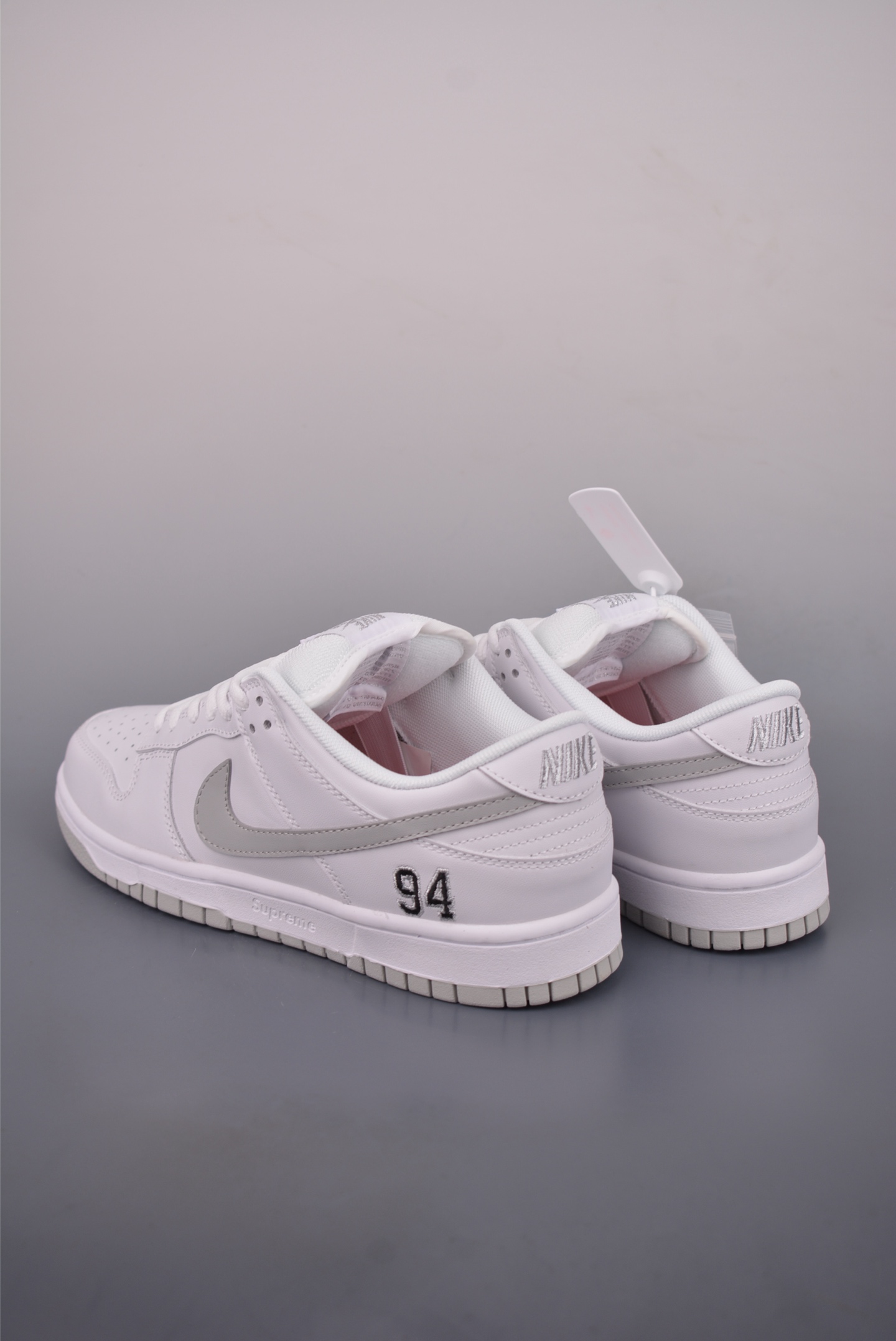 200 Nike SB Dunk Low HQ8487-100