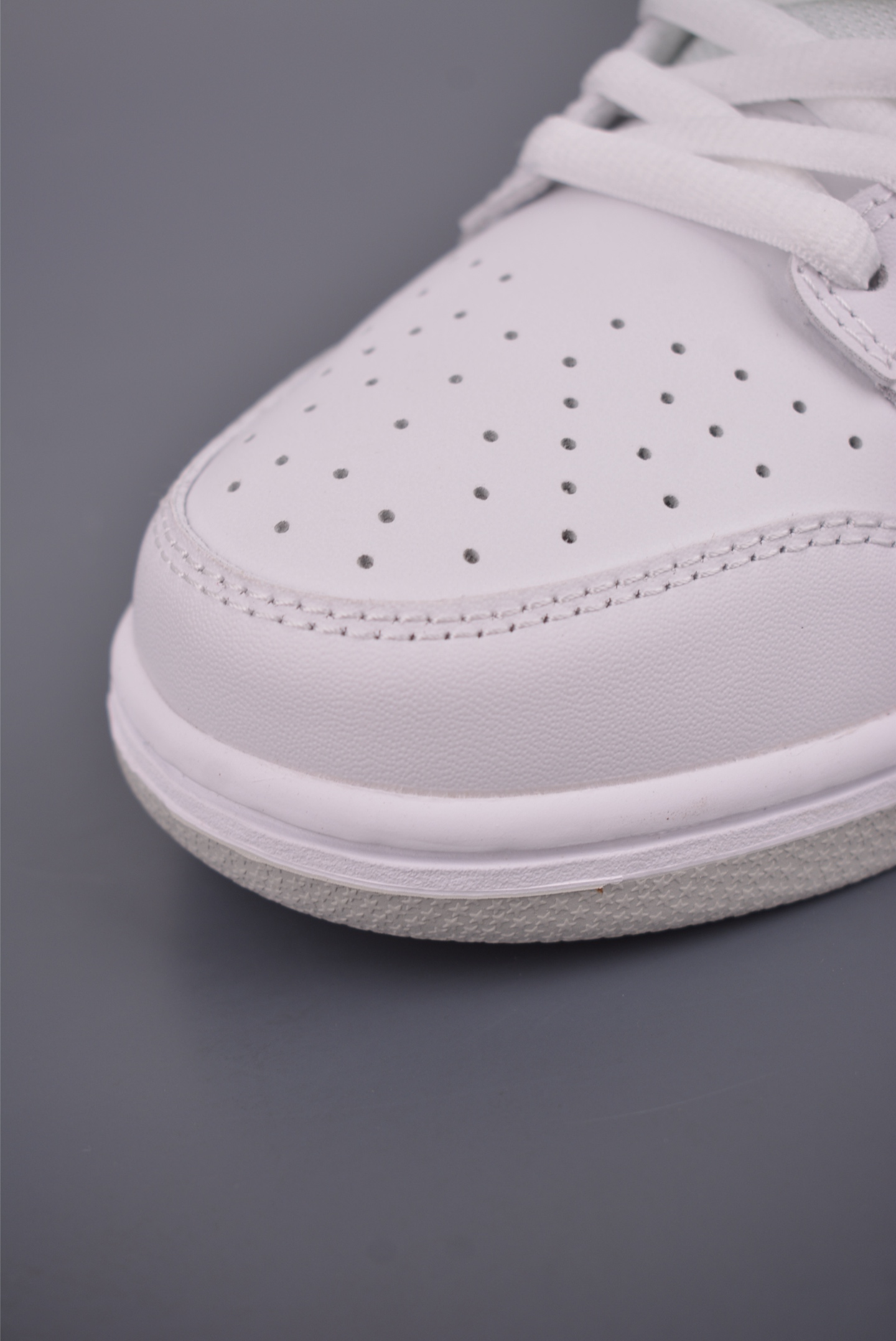 200 Nike SB Dunk Low HQ8487-100