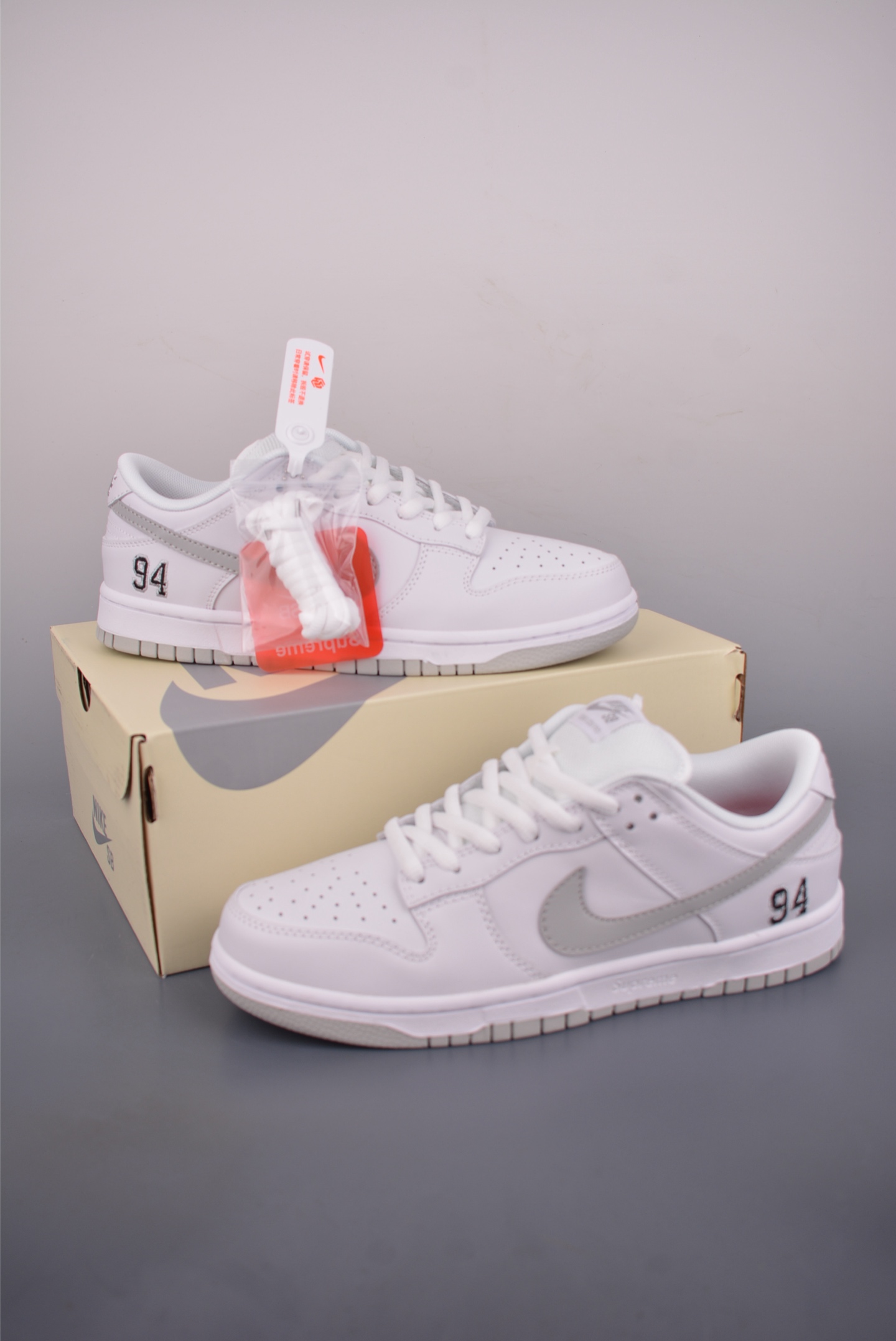 200 Nike SB Dunk Low HQ8487-100