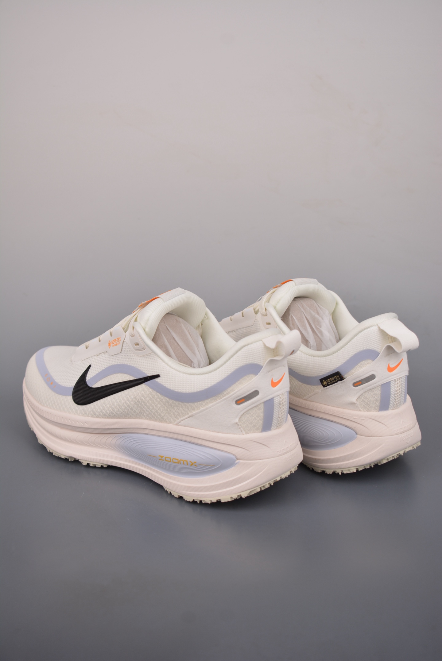 180 Nike Air Zoom Vomero 18 GTX HQ7001-100
