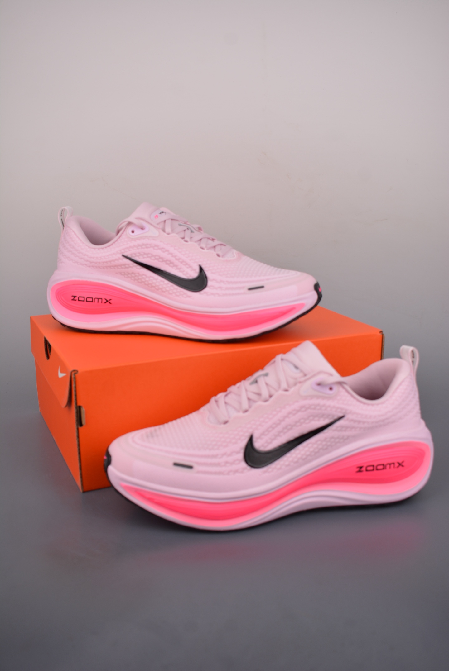 180 Nike Air Zoom Vomero Plus HV8150-602