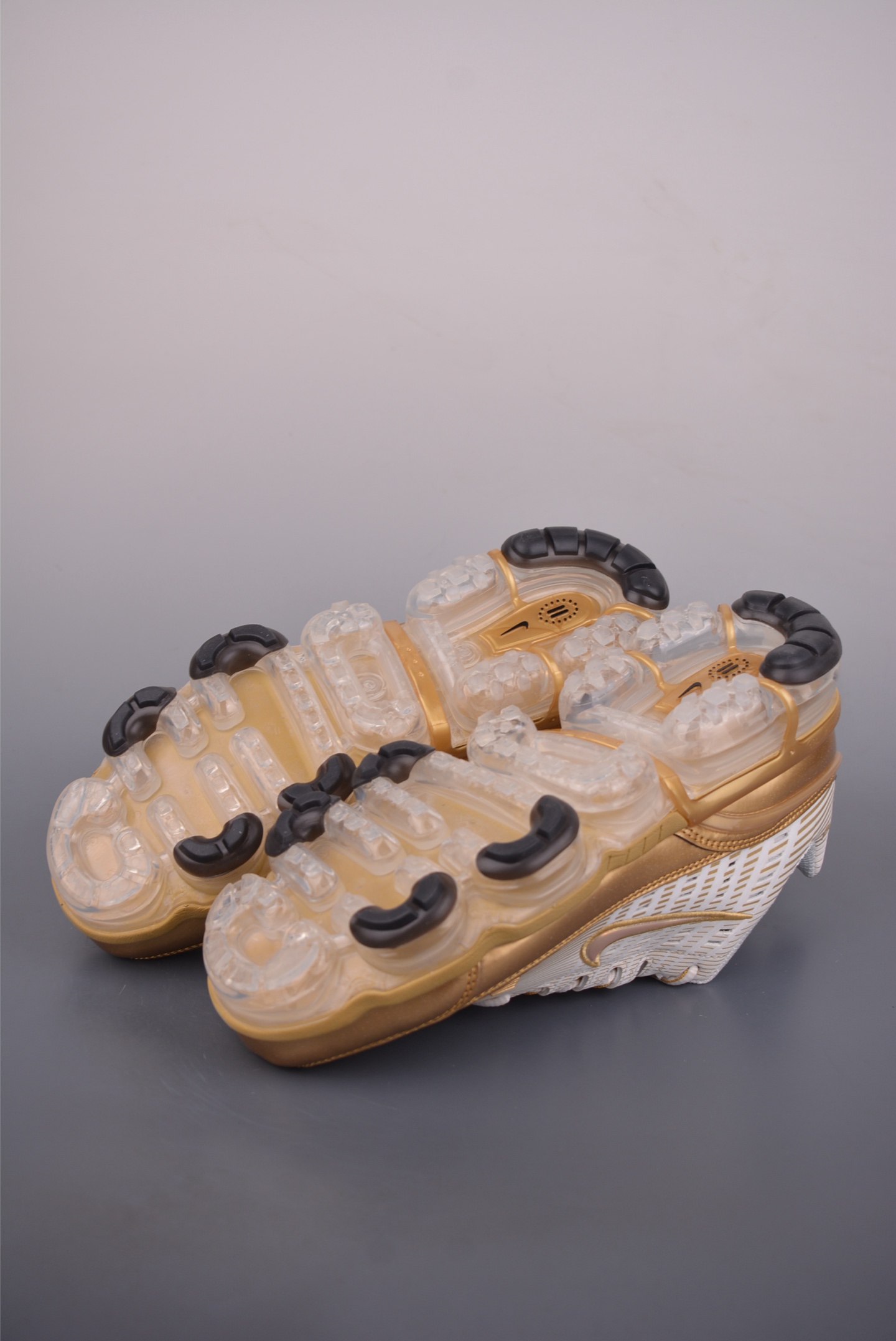 Nike AIR VAPORMAX 360 搭载全掌长气垫鞋款 低帮跑步鞋 CK9670-101