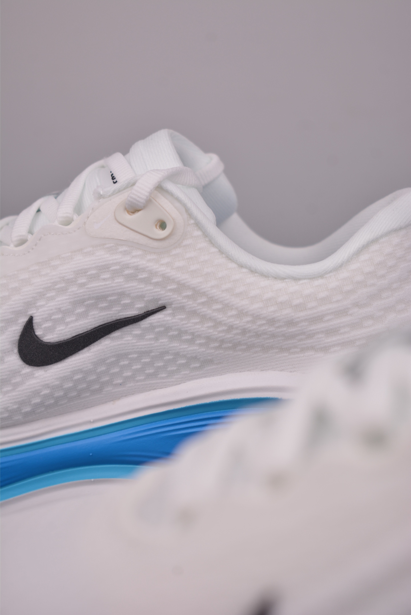 Nike Air Zoom Vomero Plus 全新科技提前原鞋开发 HV8150-103 Nike Air Zoom Vomero Plus 全新科技提前原鞋开发 HV8150-103