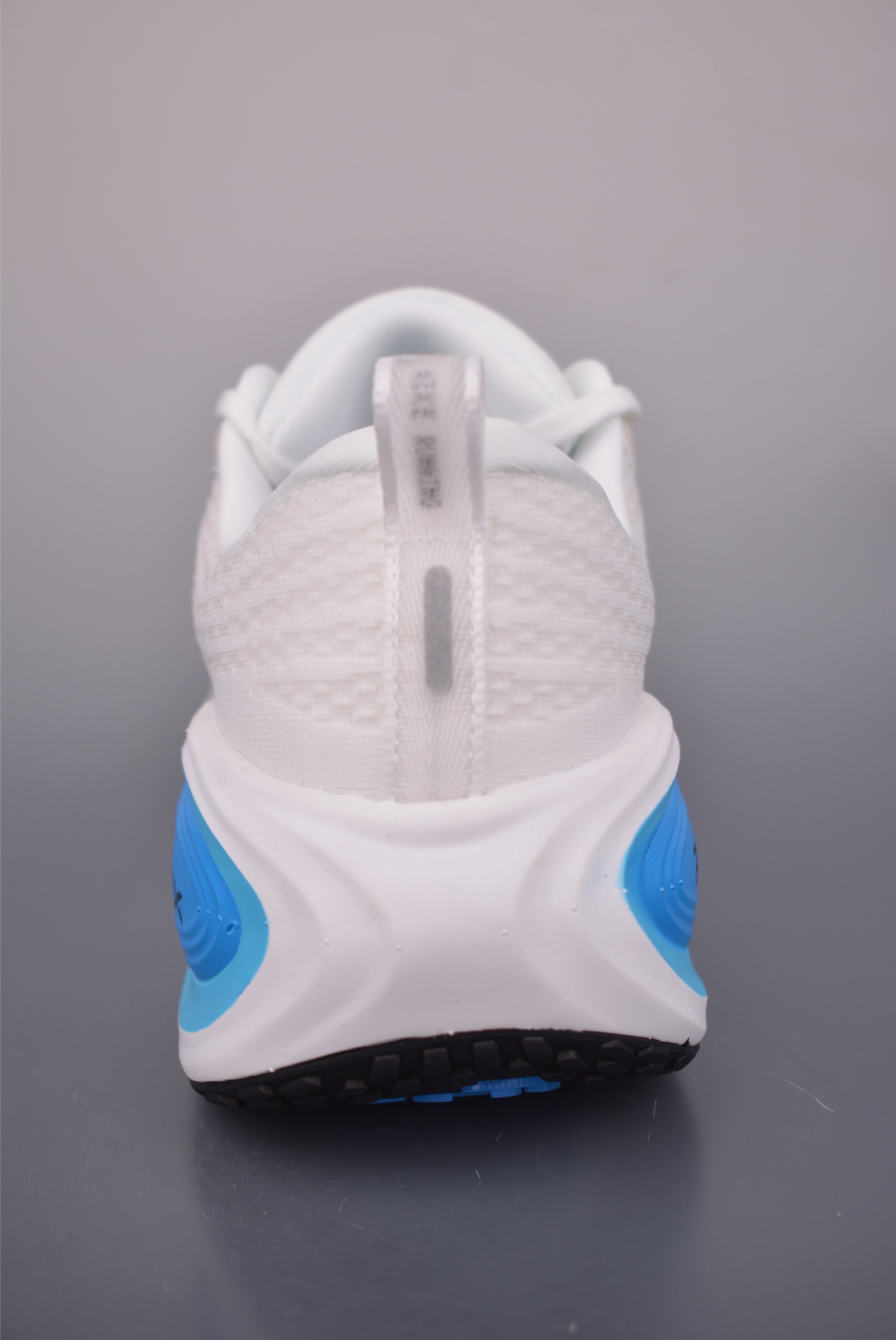 Nike Air Zoom Vomero Plus 全新科技提前原鞋开发 HV8150-103 Nike Air Zoom Vomero Plus 全新科技提前原鞋开发 HV8150-103