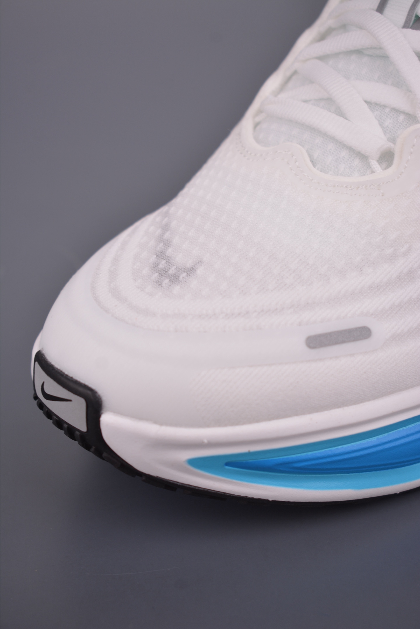 Nike Air Zoom Vomero Plus 全新科技提前原鞋开发 HV8150-103 Nike Air Zoom Vomero Plus 全新科技提前原鞋开发 HV8150-103