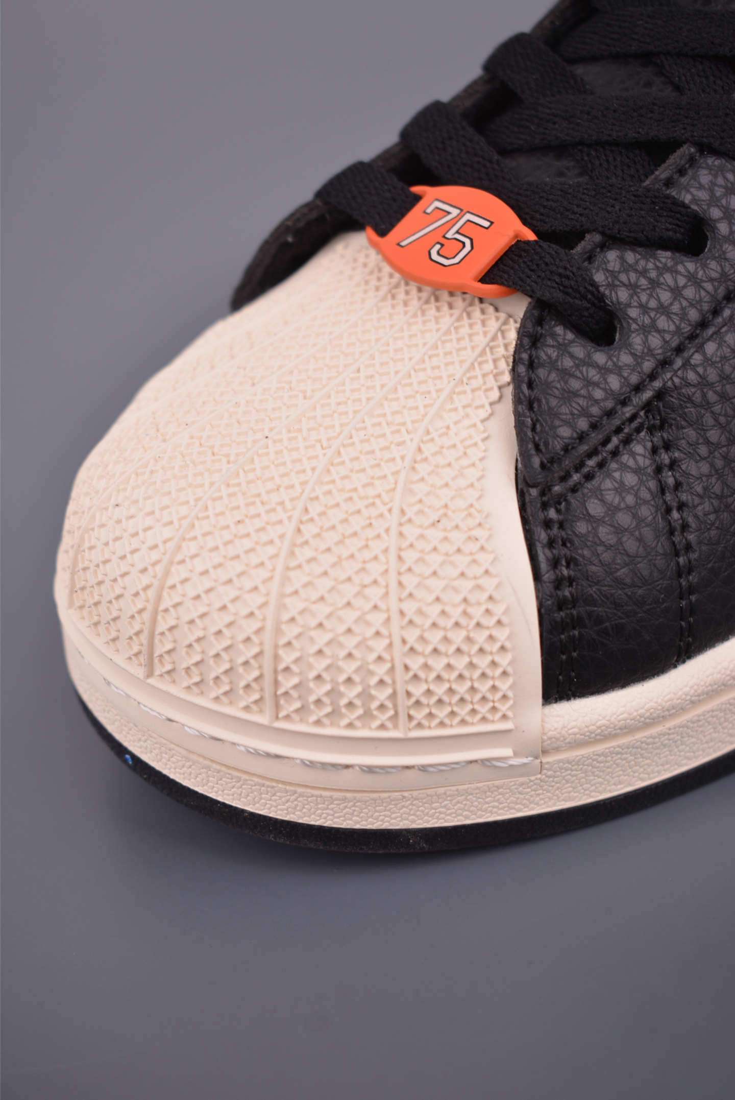 AdidOriginals Superstar 2025全新版本 贝壳头 JQ3223