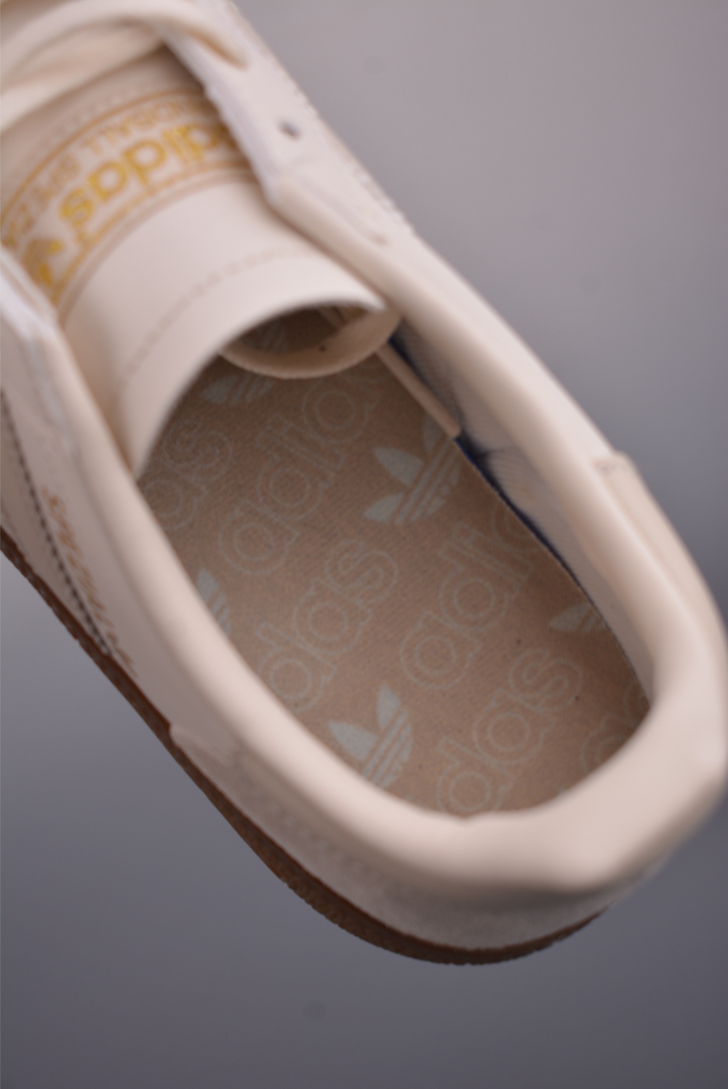 AdidHandball Spezial 阿迪达斯经典款 复古休闲板鞋 JI2644