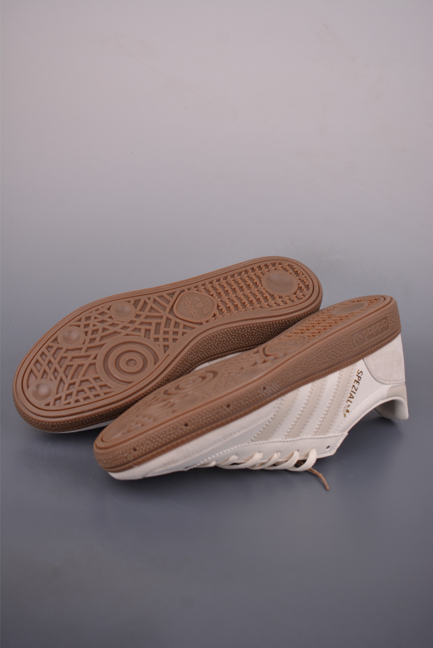 AdidHandball Spezial 阿迪达斯经典款 复古休闲板鞋 JI2644