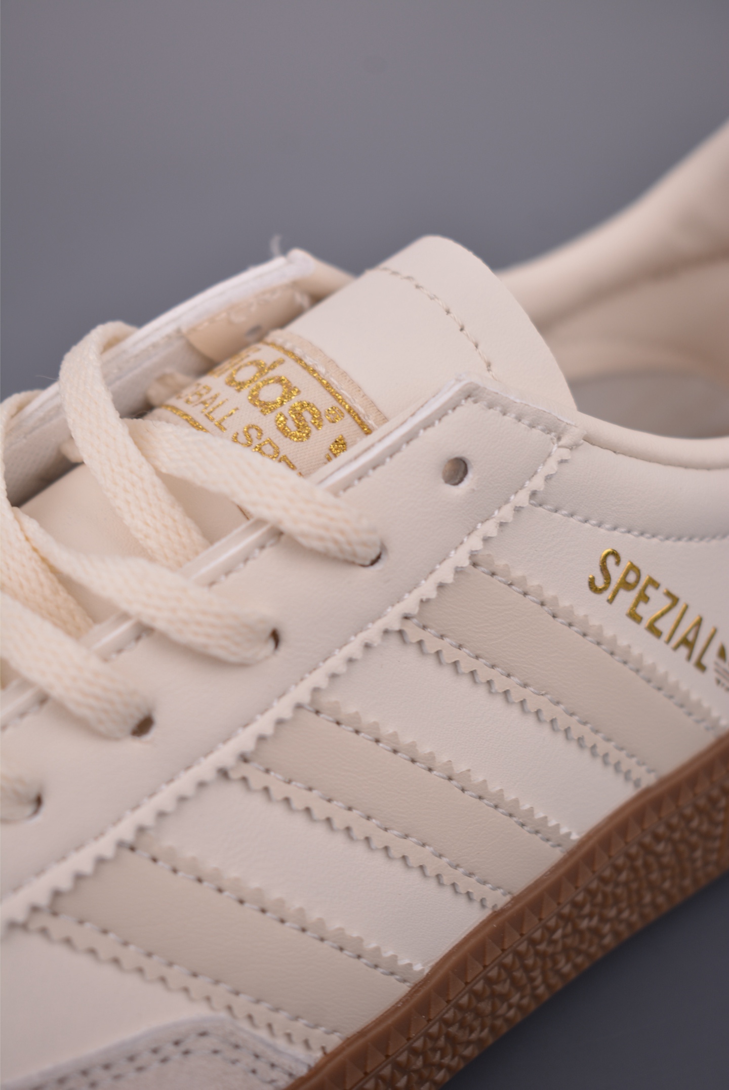 AdidHandball Spezial 阿迪达斯经典款 复古休闲板鞋 JI2644