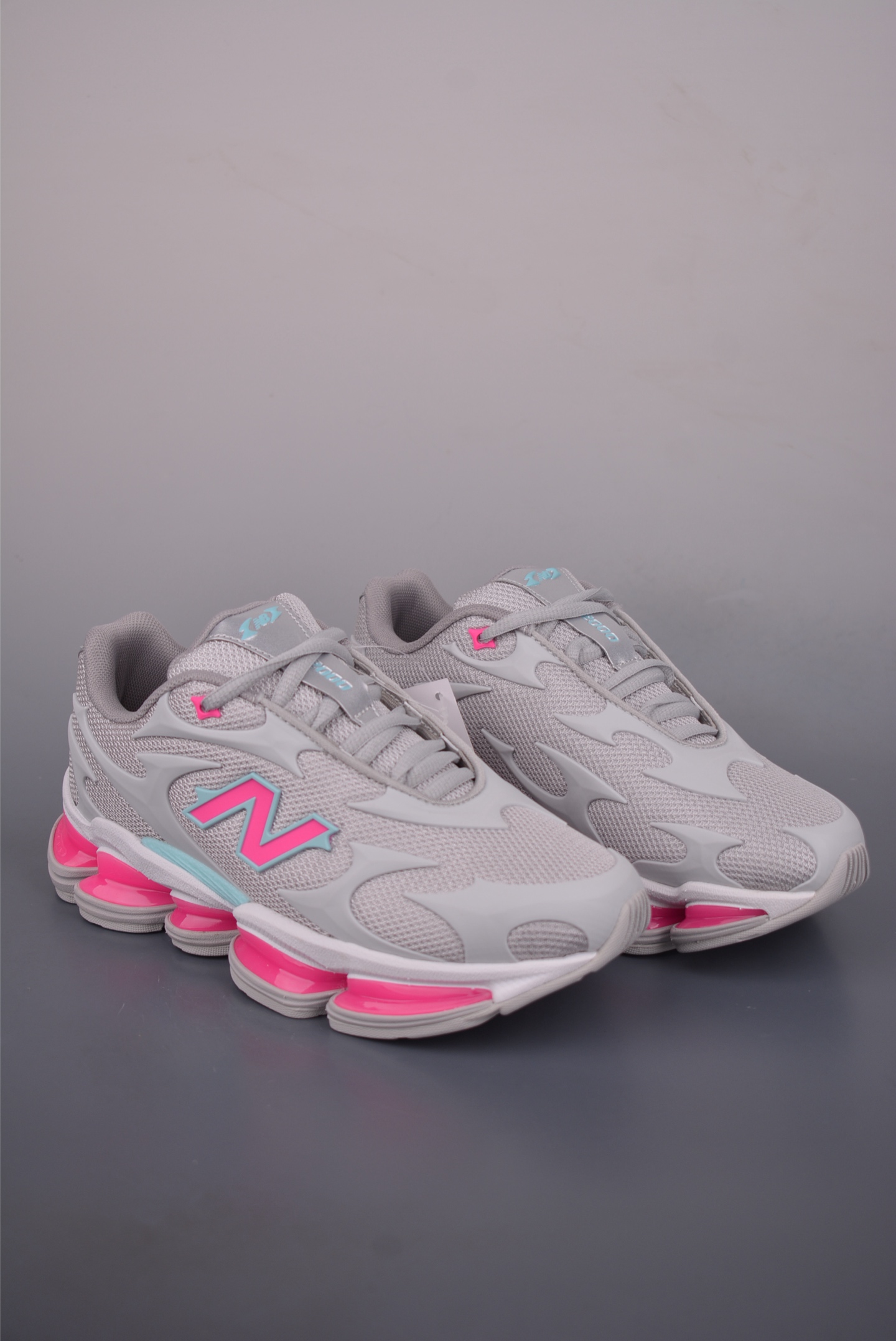 💰200 
New Balance 新百伦 M2000系列 纯原版本
时尚百搭 织物人造革猪皮 网面休闲鞋 
官方货号: U20003725
尺码：36-40