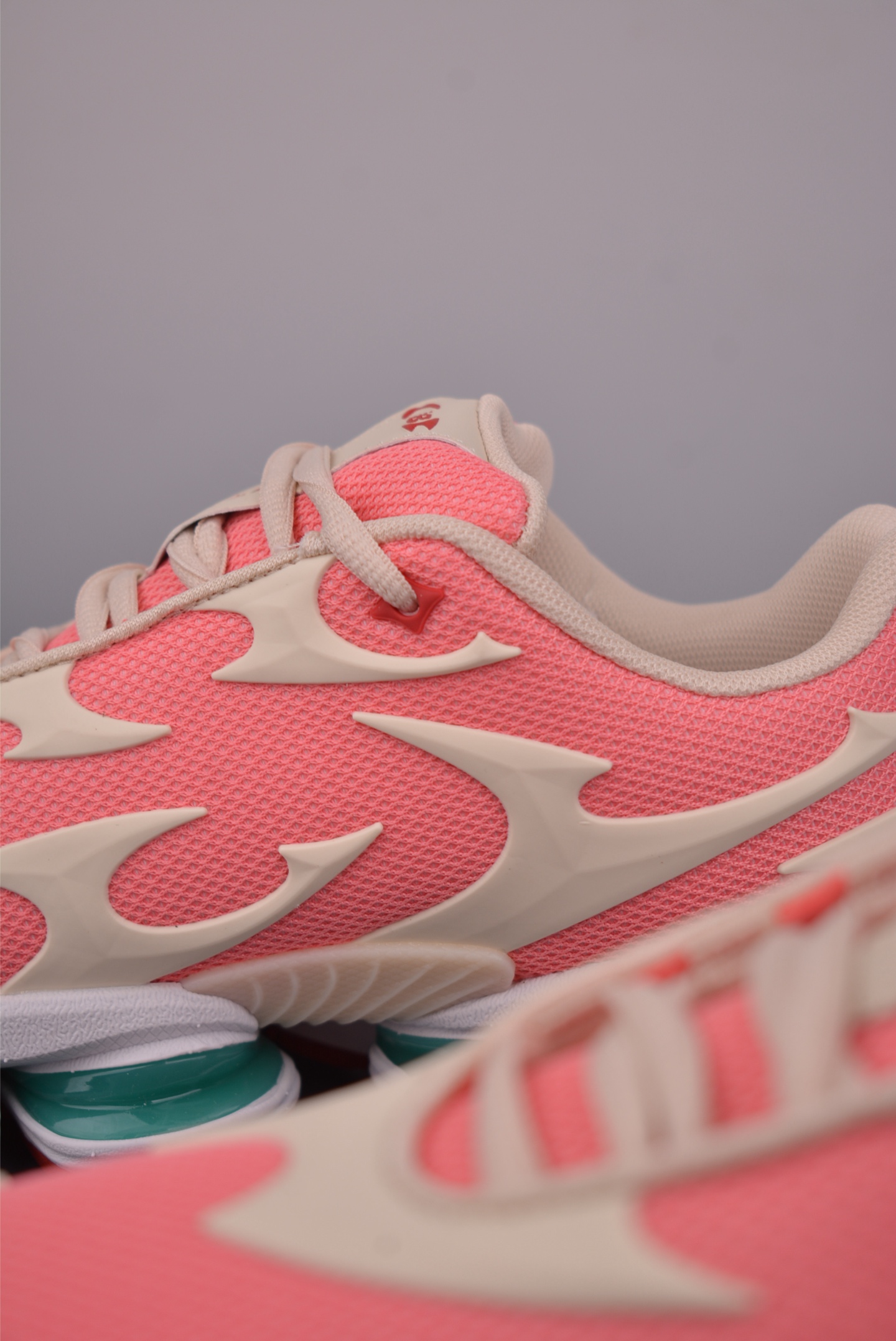  💰260 纯原版 可退换
New Balance 新百伦 M2000系列 纯原版本
时尚百搭 织物人造革猪皮 网面休闲鞋 
官方货号: U20003725
尺码：36-40