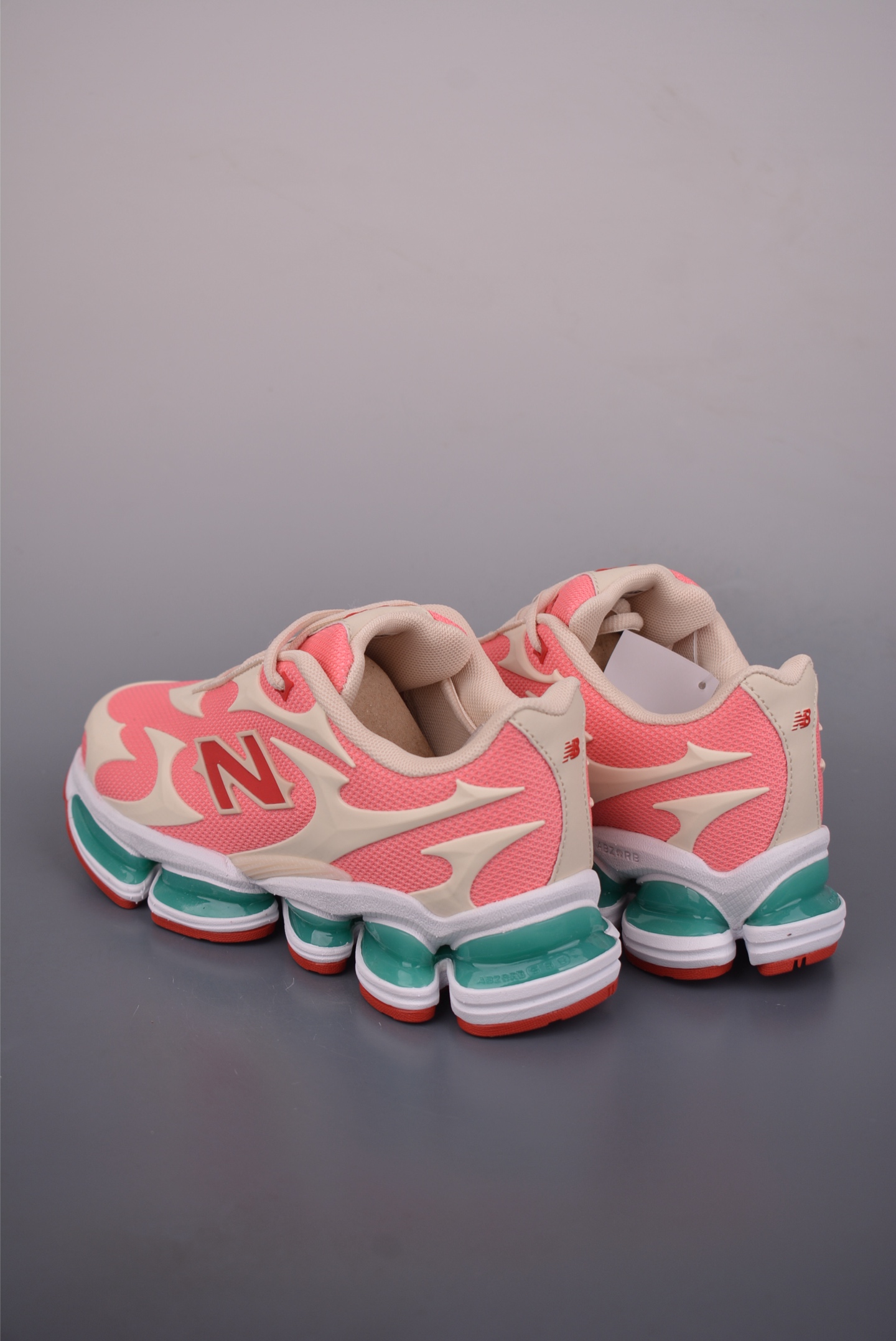  💰260 纯原版 可退换
New Balance 新百伦 M2000系列 纯原版本
时尚百搭 织物人造革猪皮 网面休闲鞋 
官方货号: U20003725
尺码：36-40