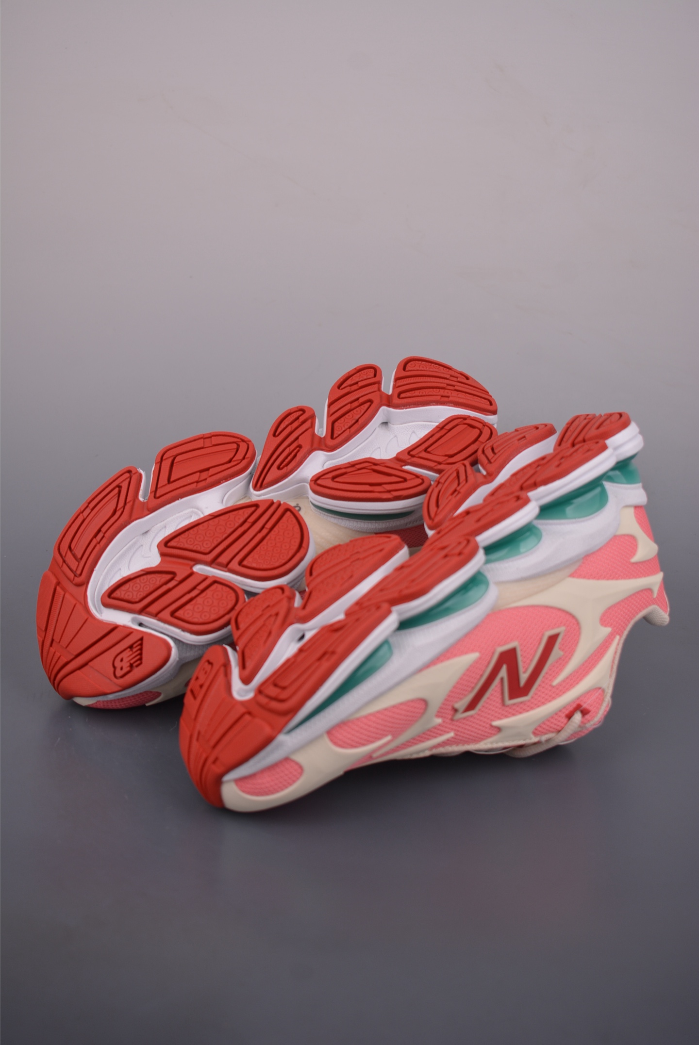  💰260 纯原版 可退换
New Balance 新百伦 M2000系列 纯原版本
时尚百搭 织物人造革猪皮 网面休闲鞋 
官方货号: U20003725
尺码：36-40