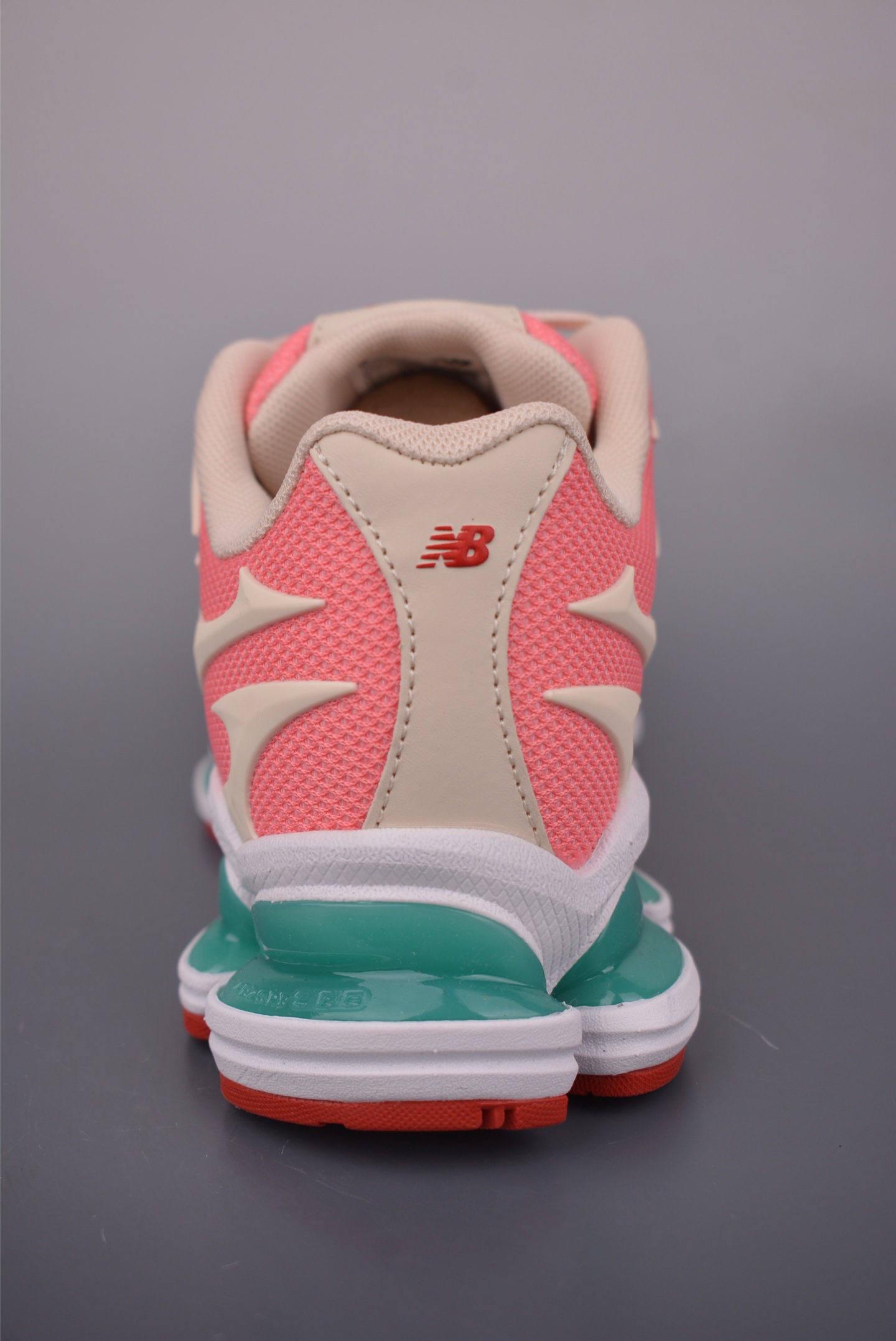  💰260 纯原版 可退换
New Balance 新百伦 M2000系列 纯原版本
时尚百搭 织物人造革猪皮 网面休闲鞋 
官方货号: U20003725
尺码：36-40