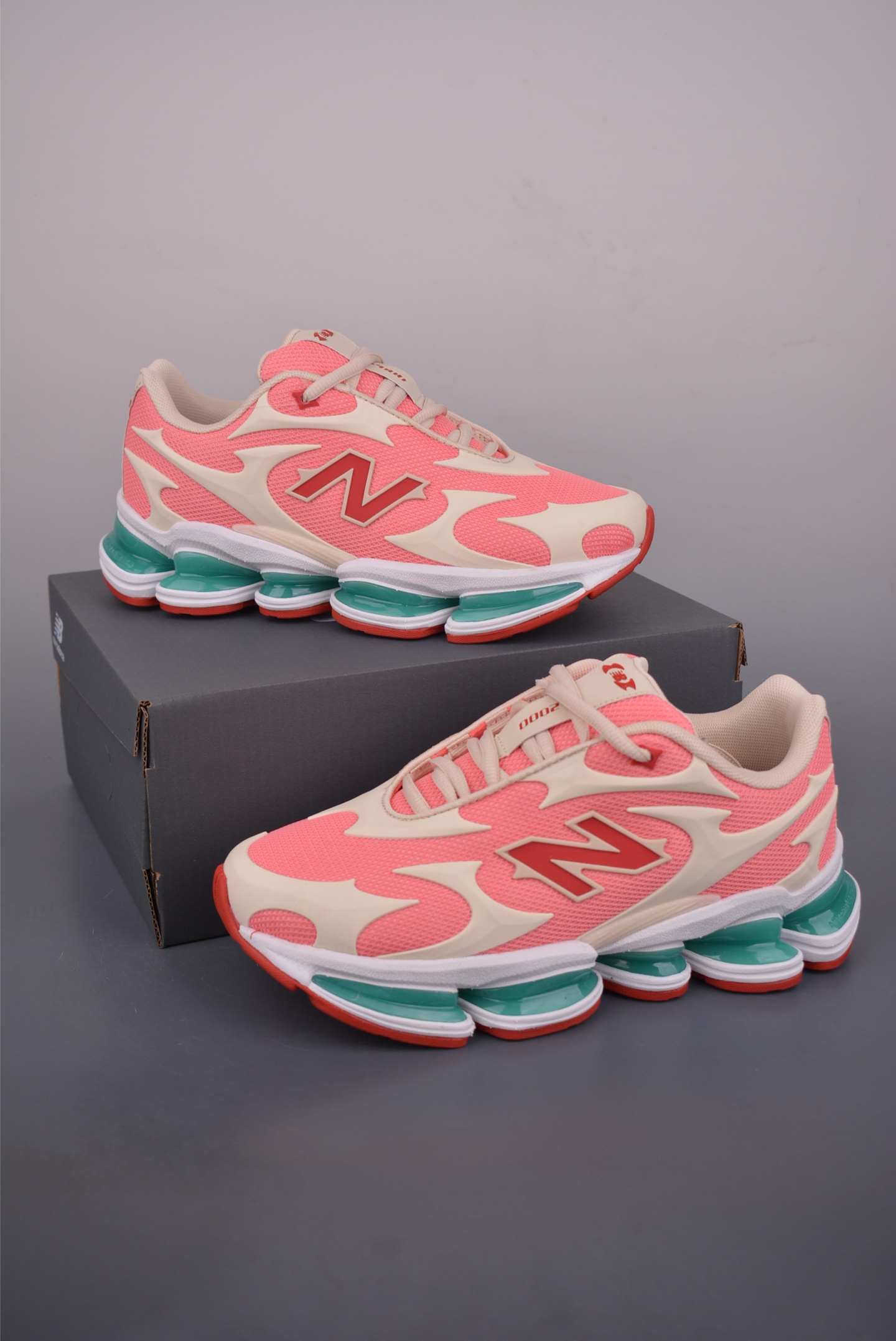  💰260 纯原版 可退换
New Balance 新百伦 M2000系列 纯原版本
时尚百搭 织物人造革猪皮 网面休闲鞋 
官方货号: U20003725
尺码：36-40