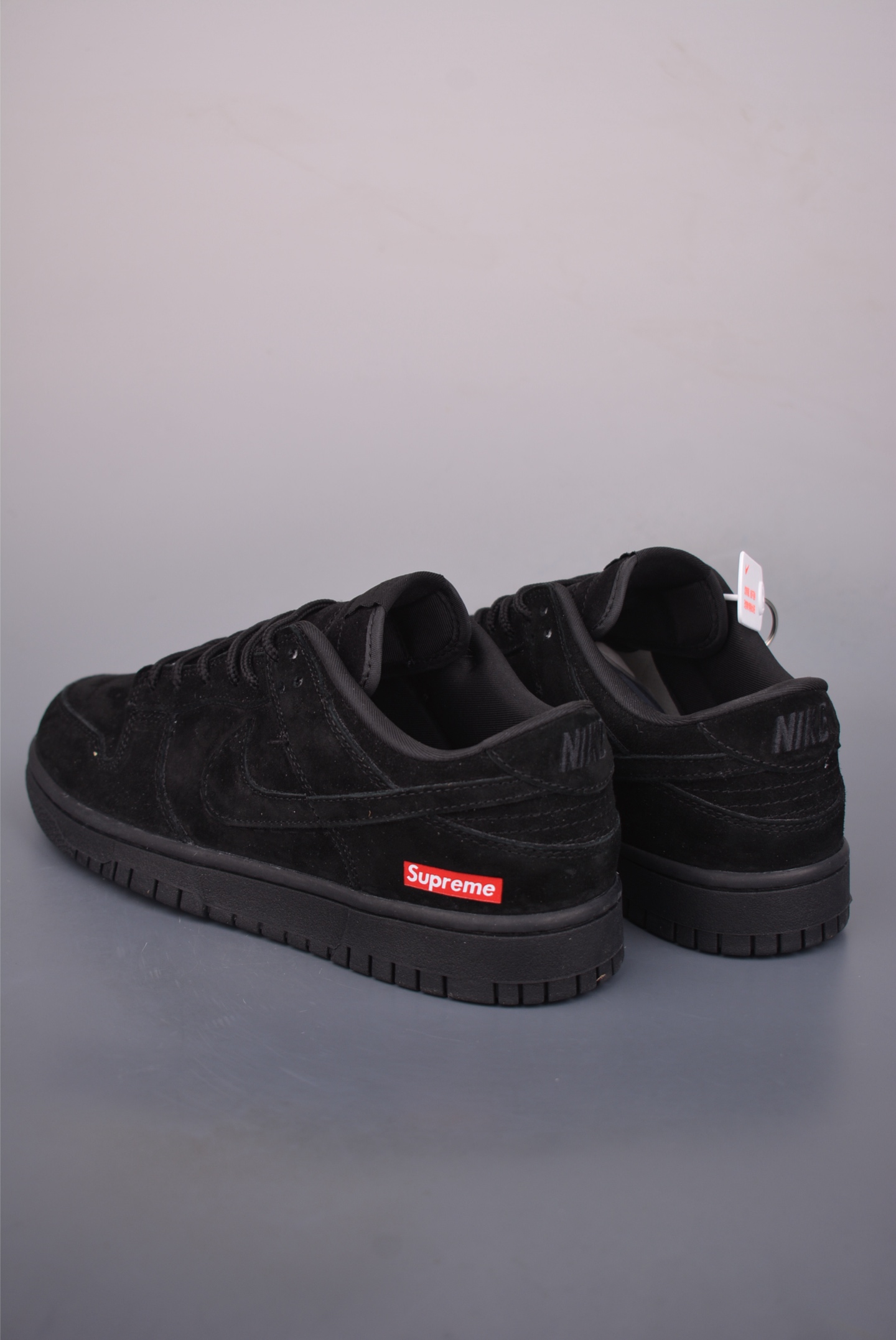 260 Nike SB Dunk Low Supreme联名 SD8888-004