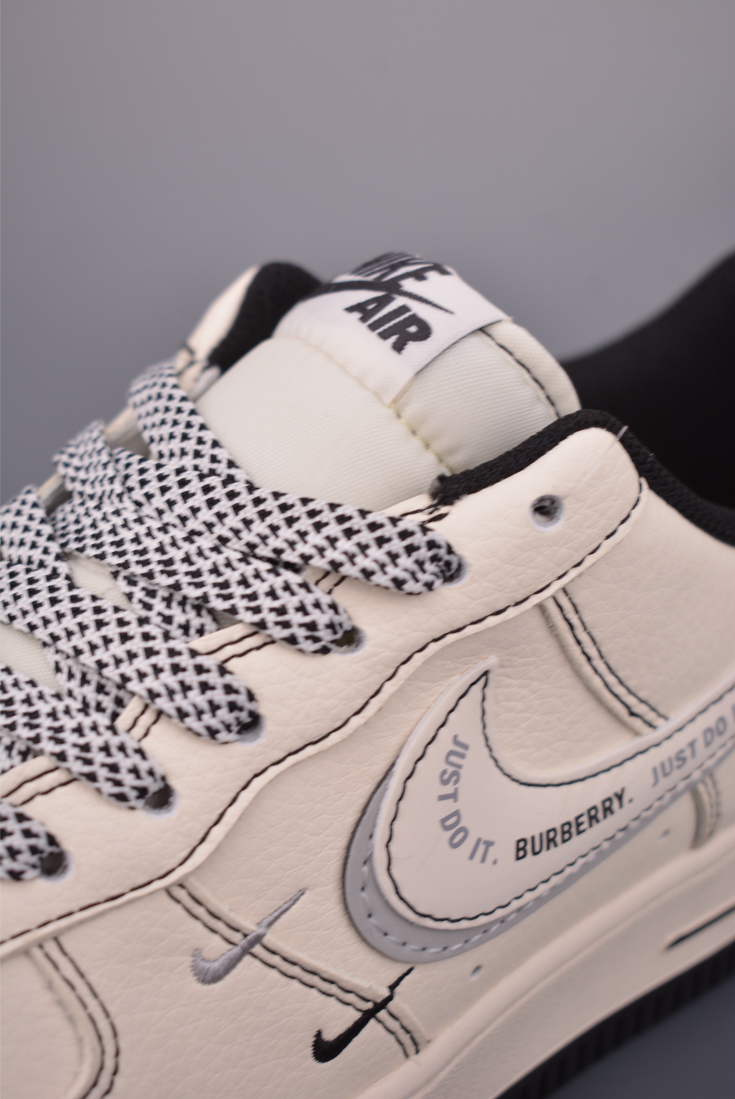  💰300 纯原版 可退换
NK Air Force 1 Low 巴黎世家联名
原楦头原纸板 打造纯正空军版型
专注外贸渠道 全掌内置蜂窝气垫 
原盒配件 原厂中底钢印、拉帮完美   
官方货号: JP8028 0622226
Size： 36 36.5 37.5 38 38.5 39 40 40.5 41 42 42.5 43 44 45 
