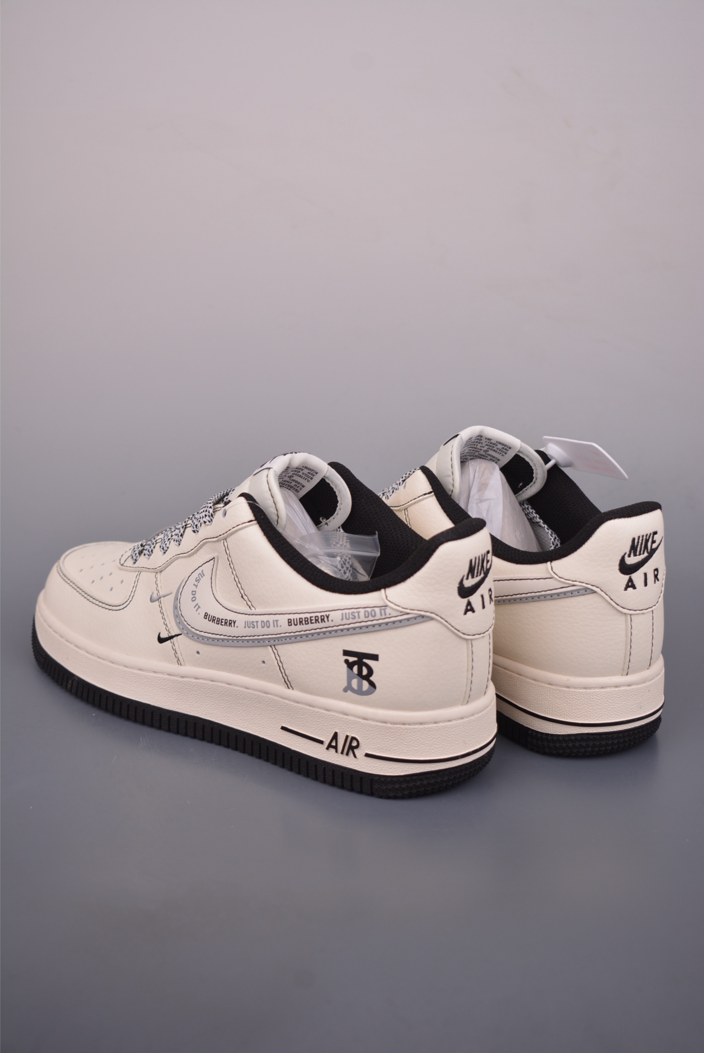  💰300 纯原版 可退换
NK Air Force 1 Low 巴黎世家联名
原楦头原纸板 打造纯正空军版型
专注外贸渠道 全掌内置蜂窝气垫 
原盒配件 原厂中底钢印、拉帮完美   
官方货号: JP8028 0622226
Size： 36 36.5 37.5 38 38.5 39 40 40.5 41 42 42.5 43 44 45 
