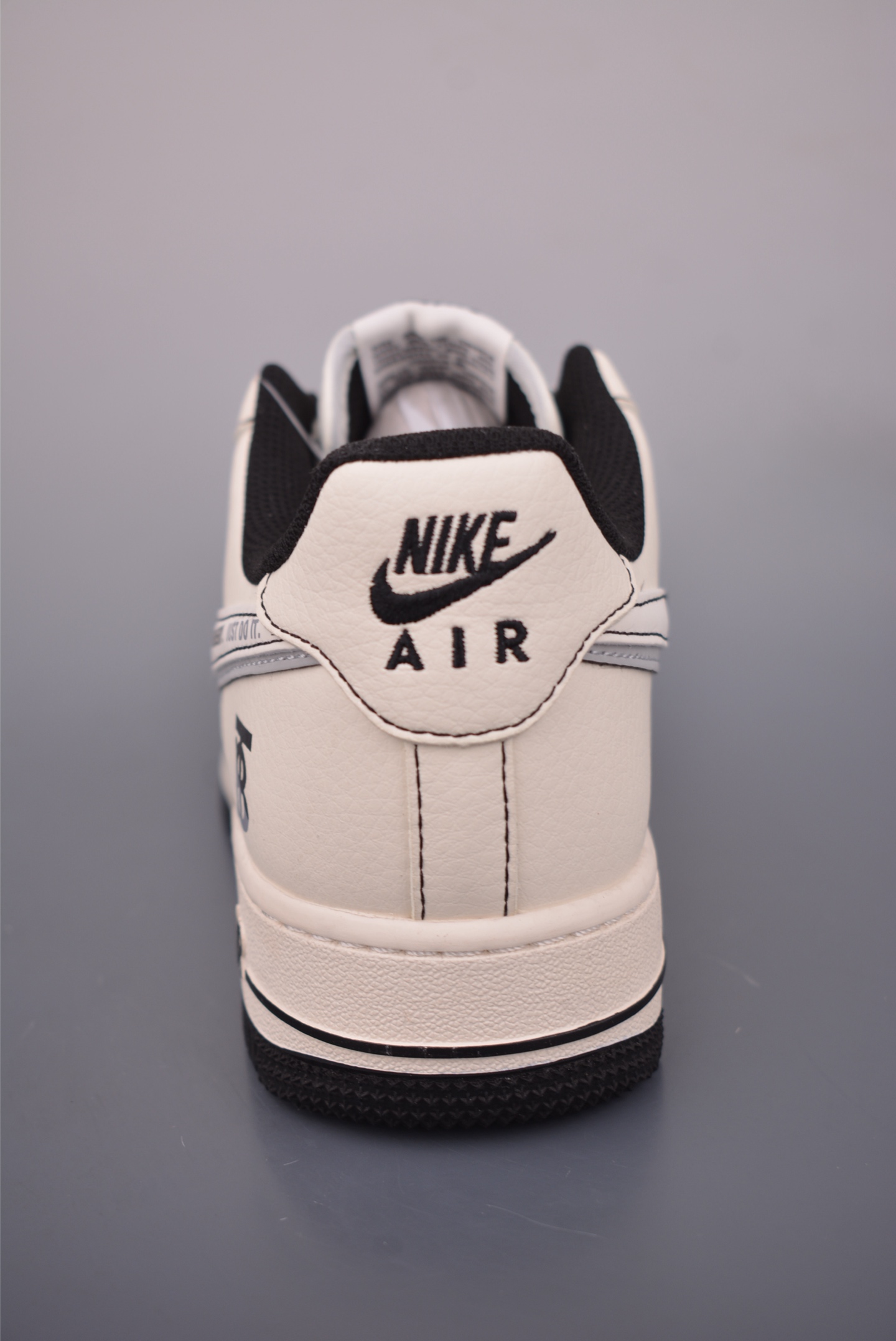  💰300 纯原版 可退换
NK Air Force 1 Low 巴黎世家联名
原楦头原纸板 打造纯正空军版型
专注外贸渠道 全掌内置蜂窝气垫 
原盒配件 原厂中底钢印、拉帮完美   
官方货号: JP8028 0622226
Size： 36 36.5 37.5 38 38.5 39 40 40.5 41 42 42.5 43 44 45 
