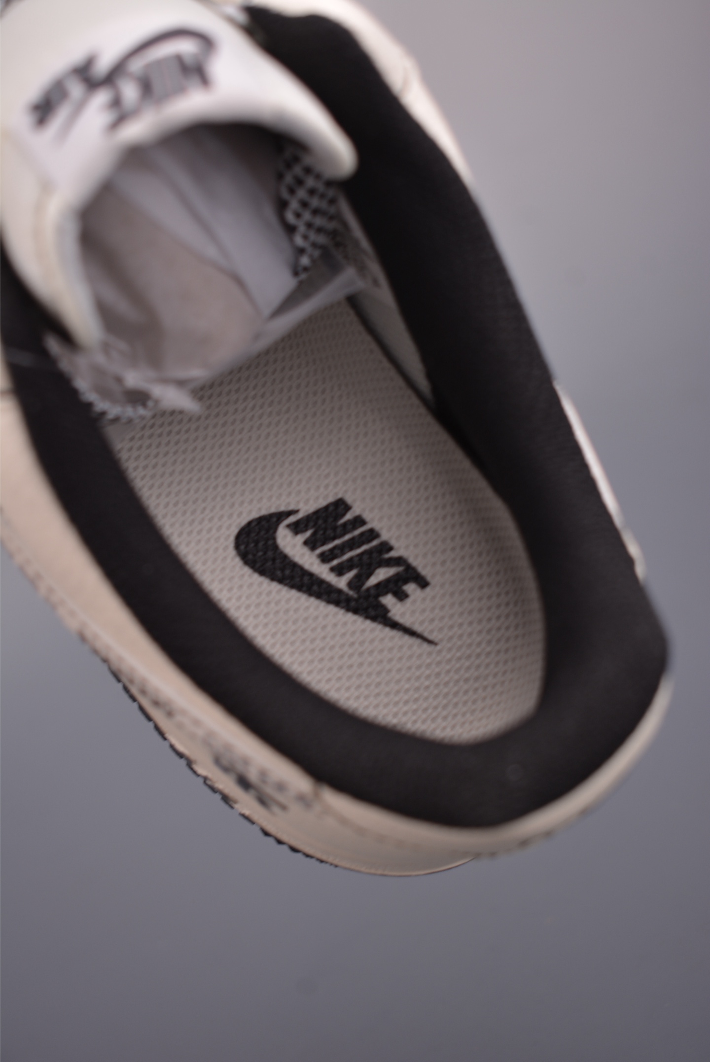  💰300 纯原版 可退换
NK Air Force 1 Low 巴黎世家联名
原楦头原纸板 打造纯正空军版型
专注外贸渠道 全掌内置蜂窝气垫 
原盒配件 原厂中底钢印、拉帮完美   
官方货号: JP8028 0622226
Size： 36 36.5 37.5 38 38.5 39 40 40.5 41 42 42.5 43 44 45 
