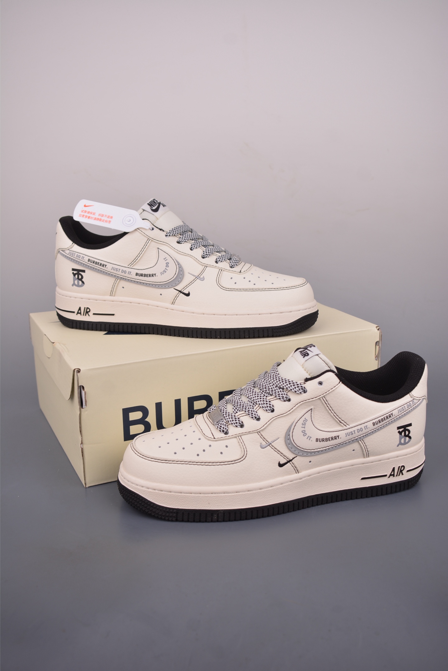  💰300 纯原版 可退换
NK Air Force 1 Low 巴黎世家联名
原楦头原纸板 打造纯正空军版型
专注外贸渠道 全掌内置蜂窝气垫 
原盒配件 原厂中底钢印、拉帮完美   
官方货号: JP8028 0622226
Size： 36 36.5 37.5 38 38.5 39 40 40.5 41 42 42.5 43 44 45 
