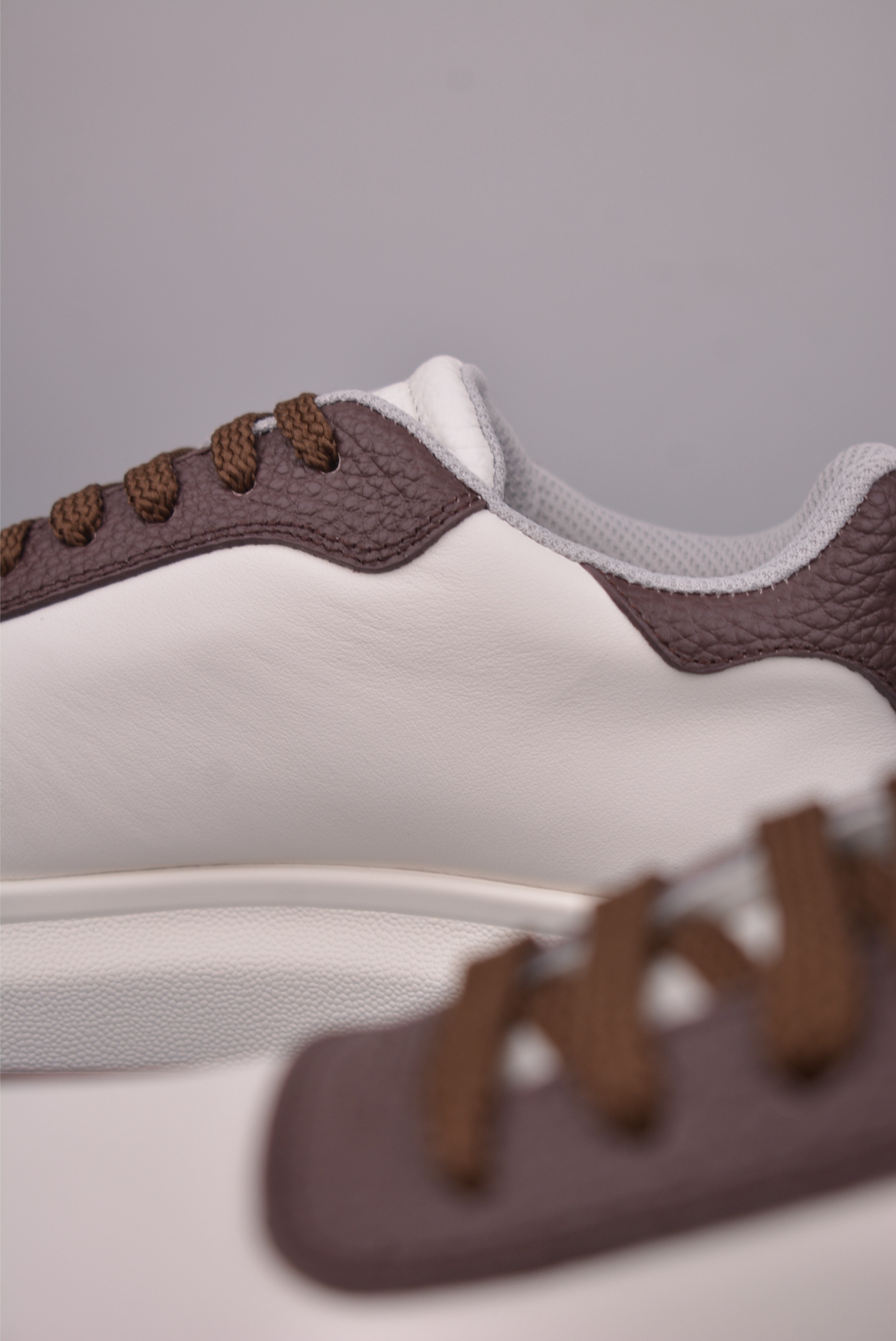  💰480 纯原版 可退换
Alexander McQueen 亚历山大麦昆 莞产纯原 
26ss 官方新版  高端零售 海淘代购 
外贸充正专供品质 升级原楦原纸版数据开发 
全套专柜包装物及配件(附送快递加固彩盒)
鞋舌支持NFC原码独立扫描 
内外超软小羊皮贴脚透气
超软PU脚感乳胶物料鞋 
外置原抽真空高密度增高脚垫内里 /鞋舌 
采用原厂小羊皮 五金辅料 鞋带 鞋眼扣 
中底纸板 鞋撑纸 全部一比一极致还原 
私模大底 咬花纹路含胶量同步官方正品 
整体版型同正品完全一致                                                                        
官方货号: 76016532625
尺码：35 36 37 38 39 40 41 42 43 44 45