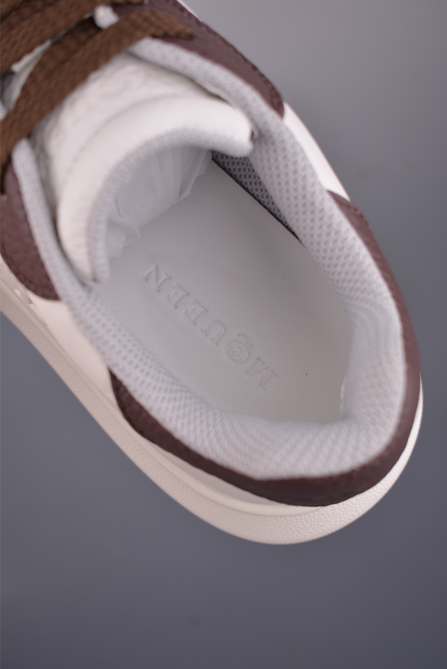  💰480 纯原版 可退换
Alexander McQueen 亚历山大麦昆 莞产纯原 
26ss 官方新版  高端零售 海淘代购 
外贸充正专供品质 升级原楦原纸版数据开发 
全套专柜包装物及配件(附送快递加固彩盒)
鞋舌支持NFC原码独立扫描 
内外超软小羊皮贴脚透气
超软PU脚感乳胶物料鞋 
外置原抽真空高密度增高脚垫内里 /鞋舌 
采用原厂小羊皮 五金辅料 鞋带 鞋眼扣 
中底纸板 鞋撑纸 全部一比一极致还原 
私模大底 咬花纹路含胶量同步官方正品 
整体版型同正品完全一致                                                                        
官方货号: 76016532625
尺码：35 36 37 38 39 40 41 42 43 44 45