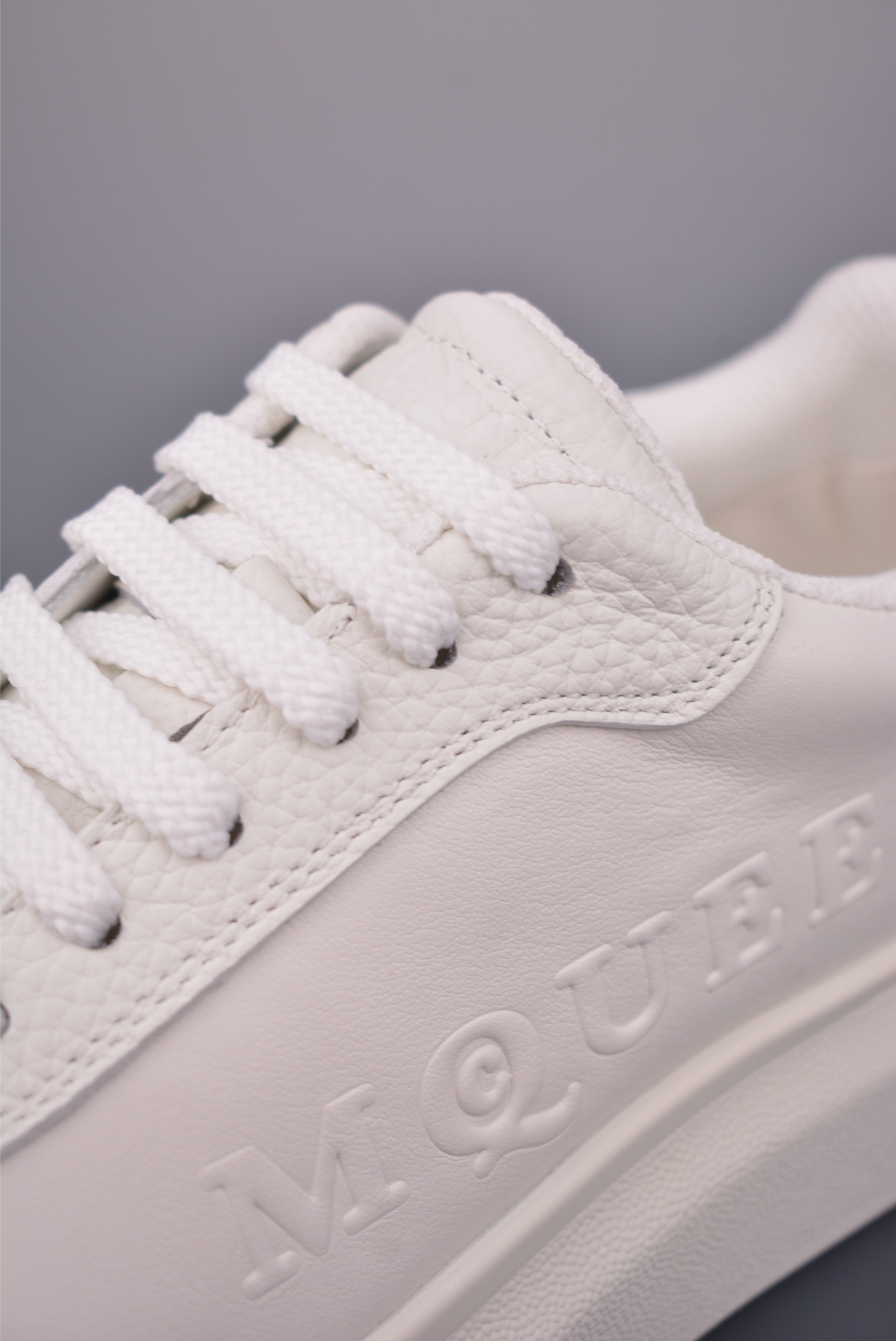 Alexander McQueen 亚历山大麦昆 莞产纯原 26ss 新版 高端零售 海淘代购 外贸充正专供品质 升级原楦原纸版数据开发 全套专柜包装物及配件(附送快递加固彩盒) 鞋舌支持NFC原码独立扫描 内外超软小羊皮贴脚透气 超软PU脚感乳胶物料鞋 外置原抽真空高密度增高脚垫内里 /鞋舌 采用原厂小羊皮 五金辅料 鞋带 鞋眼扣 中底纸板 鞋撑纸 全部一比一极致还原 私模大底 咬花纹路含胶量同步 正品 整体版型同正品完全一致 76016532625 尺码:35 36 37 38 39 40 41 42 43 44 45 Alexander McQueen 亚历山大麦昆 莞产纯原 26ss 新版 高端零售 海淘代购 外贸充正专供品质 升级原楦原纸版数据开发 全套专柜包装物及配件(附送快递加固彩盒) 鞋舌支持NFC原码独立扫描 内外超软小羊皮贴脚透气 超软PU脚感乳胶物料鞋 外置原抽真空高密度增高脚垫内里 /鞋舌 采用原厂小羊皮 五金辅料 鞋带 鞋眼扣 中底纸板 鞋撑纸 全部一比一极致还原 私模大底 咬花纹路含胶量同步 正品 整体版型同正品完全一致 76016532625 尺码:35 36 37 38 39 40 41 42 43 44 45