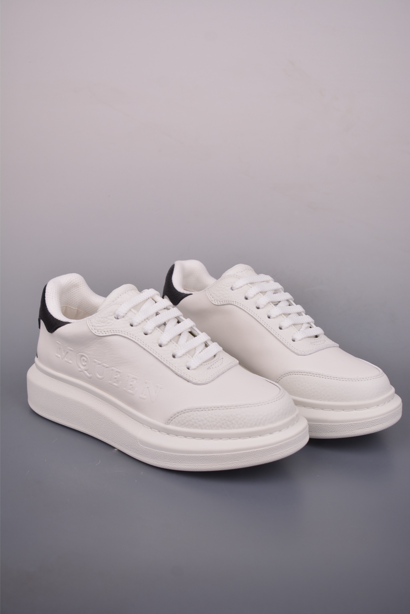 Alexander McQueen 亚历山大麦昆 莞产纯原 26ss 新版 高端零售 海淘代购 外贸充正专供品质 升级原楦原纸版数据开发 全套专柜包装物及配件(附送快递加固彩盒) 鞋舌支持NFC原码独立扫描 内外超软小羊皮贴脚透气 超软PU脚感乳胶物料鞋 外置原抽真空高密度增高脚垫内里 /鞋舌 采用原厂小羊皮 五金辅料 鞋带 鞋眼扣 中底纸板 鞋撑纸 全部一比一极致还原 私模大底 咬花纹路含胶量同步 正品 整体版型同正品完全一致 76016532625 尺码:35 36 37 38 39 40 41 42 43 44 45 Alexander McQueen 亚历山大麦昆 莞产纯原 26ss 新版 高端零售 海淘代购 外贸充正专供品质 升级原楦原纸版数据开发 全套专柜包装物及配件(附送快递加固彩盒) 鞋舌支持NFC原码独立扫描 内外超软小羊皮贴脚透气 超软PU脚感乳胶物料鞋 外置原抽真空高密度增高脚垫内里 /鞋舌 采用原厂小羊皮 五金辅料 鞋带 鞋眼扣 中底纸板 鞋撑纸 全部一比一极致还原 私模大底 咬花纹路含胶量同步 正品 整体版型同正品完全一致 76016532625 尺码:35 36 37 38 39 40 41 42 43 44 45