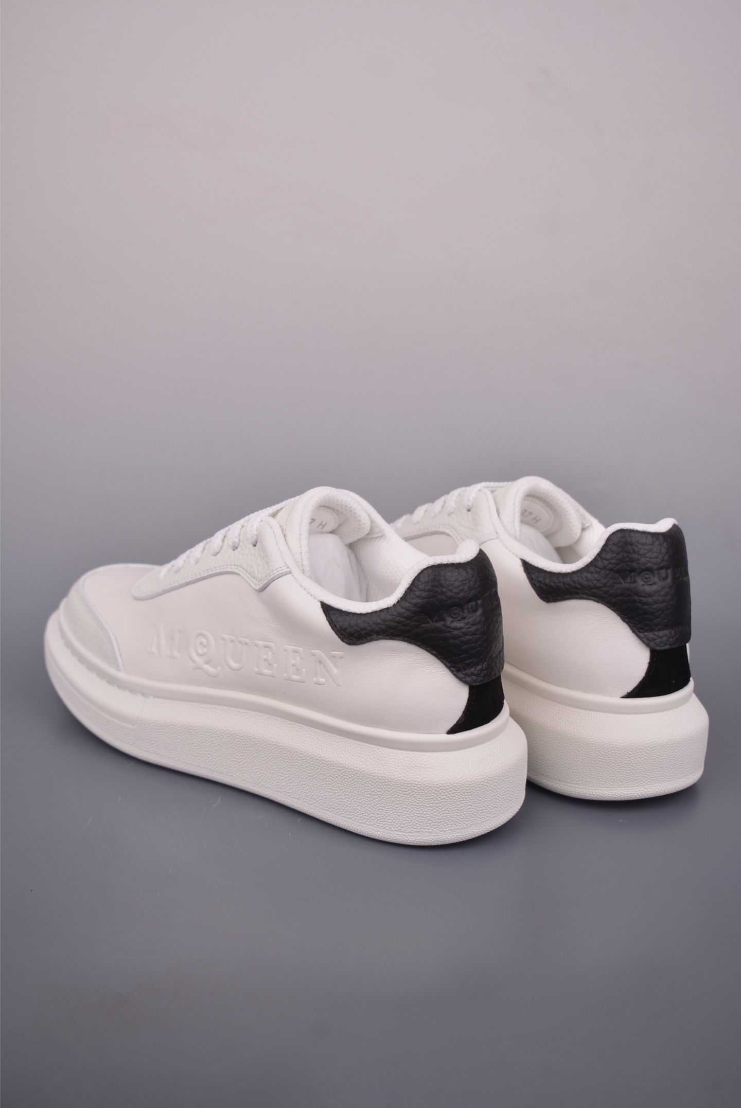 Alexander McQueen 亚历山大麦昆 莞产纯原 26ss 新版 高端零售 海淘代购 外贸充正专供品质 升级原楦原纸版数据开发 全套专柜包装物及配件(附送快递加固彩盒) 鞋舌支持NFC原码独立扫描 内外超软小羊皮贴脚透气 超软PU脚感乳胶物料鞋 外置原抽真空高密度增高脚垫内里 /鞋舌 采用原厂小羊皮 五金辅料 鞋带 鞋眼扣 中底纸板 鞋撑纸 全部一比一极致还原 私模大底 咬花纹路含胶量同步 正品 整体版型同正品完全一致 76016532625 尺码:35 36 37 38 39 40 41 42 43 44 45 Alexander McQueen 亚历山大麦昆 莞产纯原 26ss 新版 高端零售 海淘代购 外贸充正专供品质 升级原楦原纸版数据开发 全套专柜包装物及配件(附送快递加固彩盒) 鞋舌支持NFC原码独立扫描 内外超软小羊皮贴脚透气 超软PU脚感乳胶物料鞋 外置原抽真空高密度增高脚垫内里 /鞋舌 采用原厂小羊皮 五金辅料 鞋带 鞋眼扣 中底纸板 鞋撑纸 全部一比一极致还原 私模大底 咬花纹路含胶量同步 正品 整体版型同正品完全一致 76016532625 尺码:35 36 37 38 39 40 41 42 43 44 45