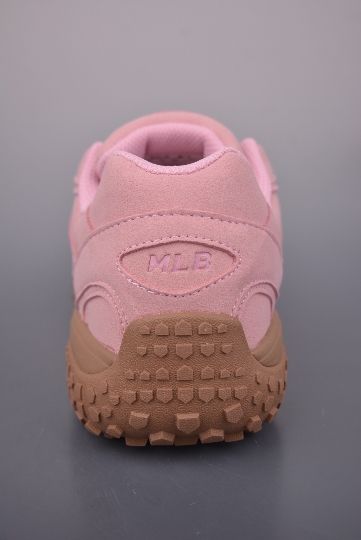  💰180公司级💰220纯原版 可退换
MLB TROPHY VINTAGE LT
纽约洋基队 潮流时尚厚底运动鞋 
以复古基调书写千禧美学
融合现代机能元素风格重塑经典老爹鞋
厚底设计轻盈增高放肆游走 自由酷飒氛围感
官方货号: 3ASXT051N818
Size：35 36 36.5 37.5 38 38.5 39 40 
