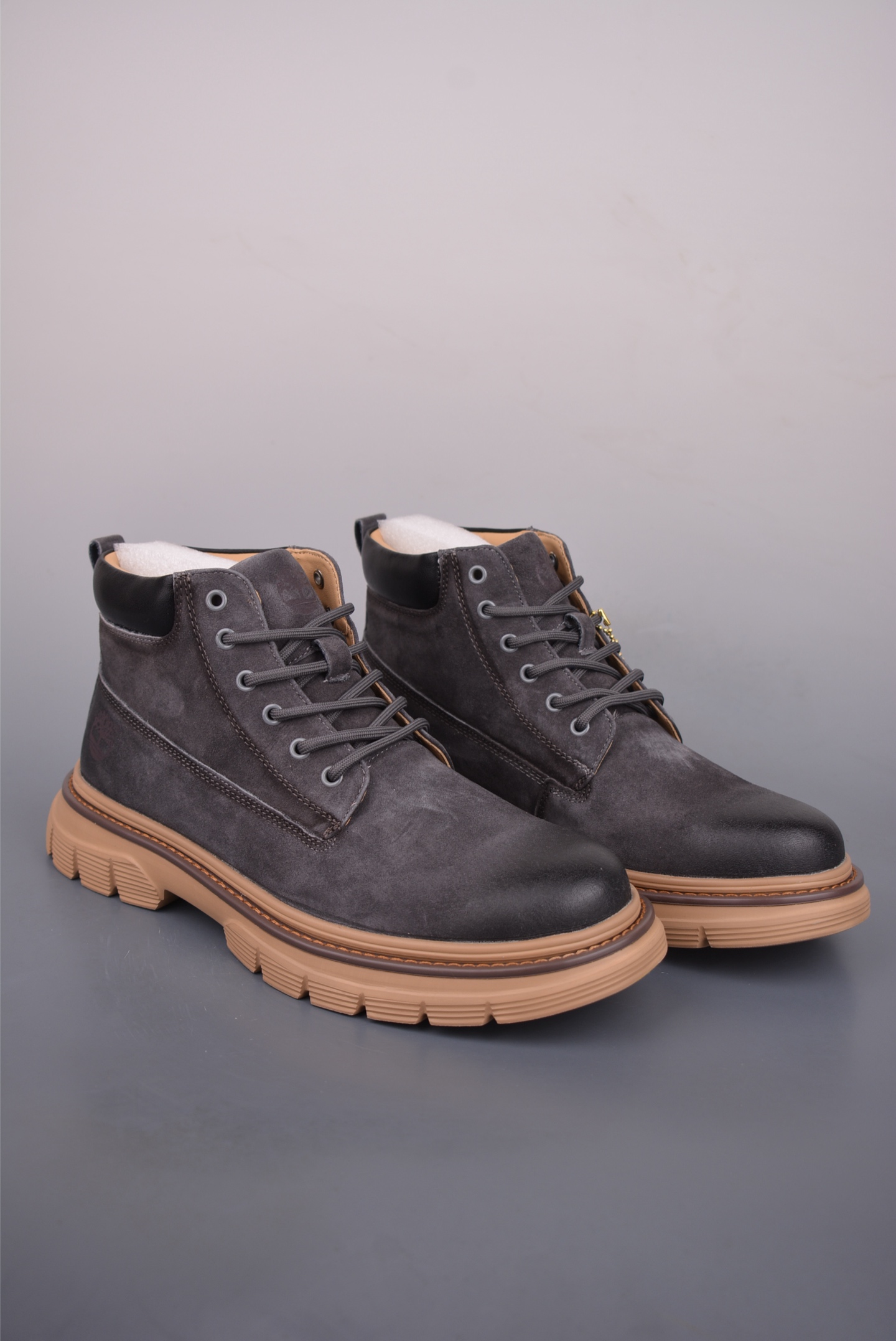 💰320
Timberland添柏岚/天伯伦 2025秋冬新品
(毛绒内里🔥保暖锁热)
秋冬必备户外休闲大黄靴系列
#广东大厂品质 原盒原包装
#24ss新款 时尚潮流搭配
面料采用意大利🇮🇹顶级磨砂细纹牛皮
搭配防臭防腐真皮乳胶鞋垫
大底到五金都是代工厂原材料制作
同原版固特异永不开胶工艺 好货不杀猪
首单质量严格把控 全网独家首发
品质毋庸置疑 全套官网统一包装
给您完美的穿着体验 质量考究耐穿
型男必备 专治不帅 高品质脚感一流
今年冬季防寒户外专用 日常随意搭配
官方货号: TB100371622
尺码:38 39 40 41 42 43 44(皮鞋码)