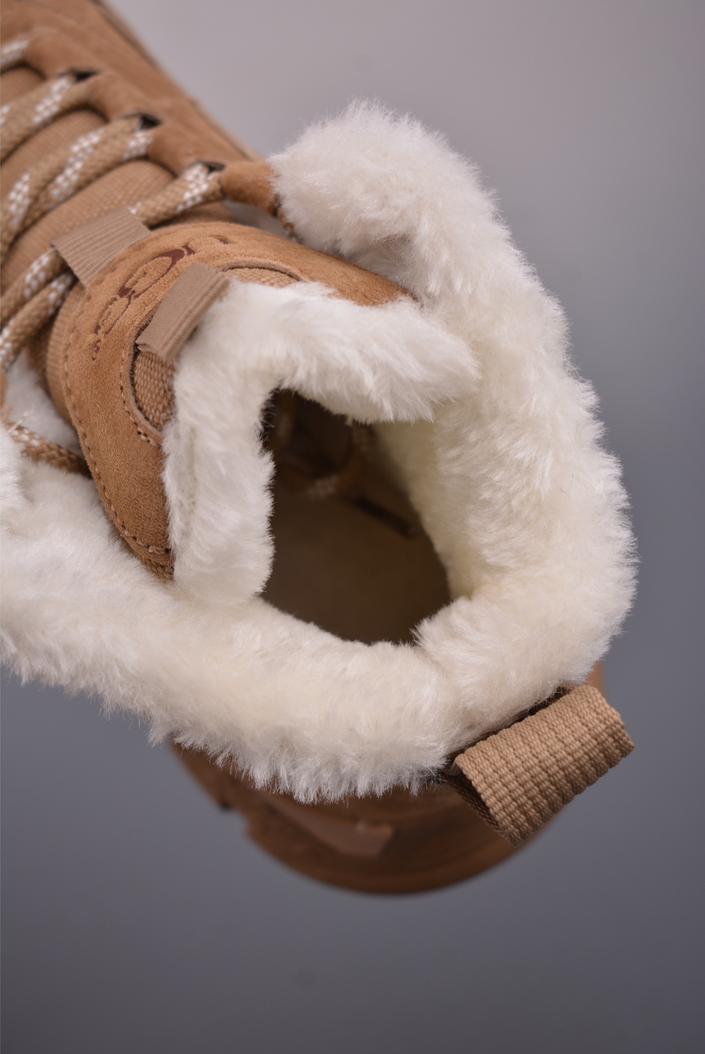 UGG Tasman Weather Hybrid 塔斯曼混合系列中帮轻量休闲马丁靴 U6136