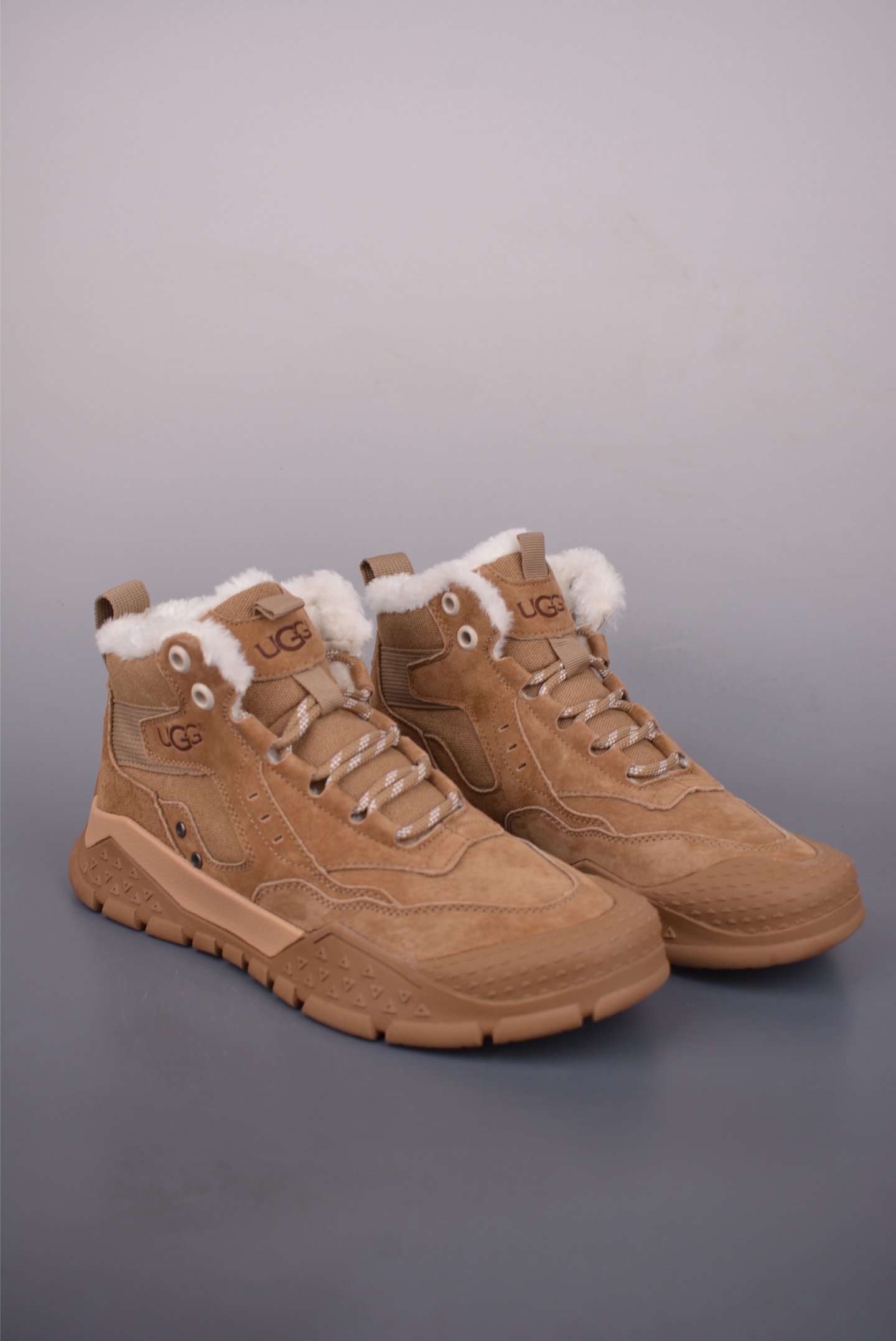 UGG Tasman Weather Hybrid 塔斯曼混合系列中帮轻量休闲马丁靴 U6136