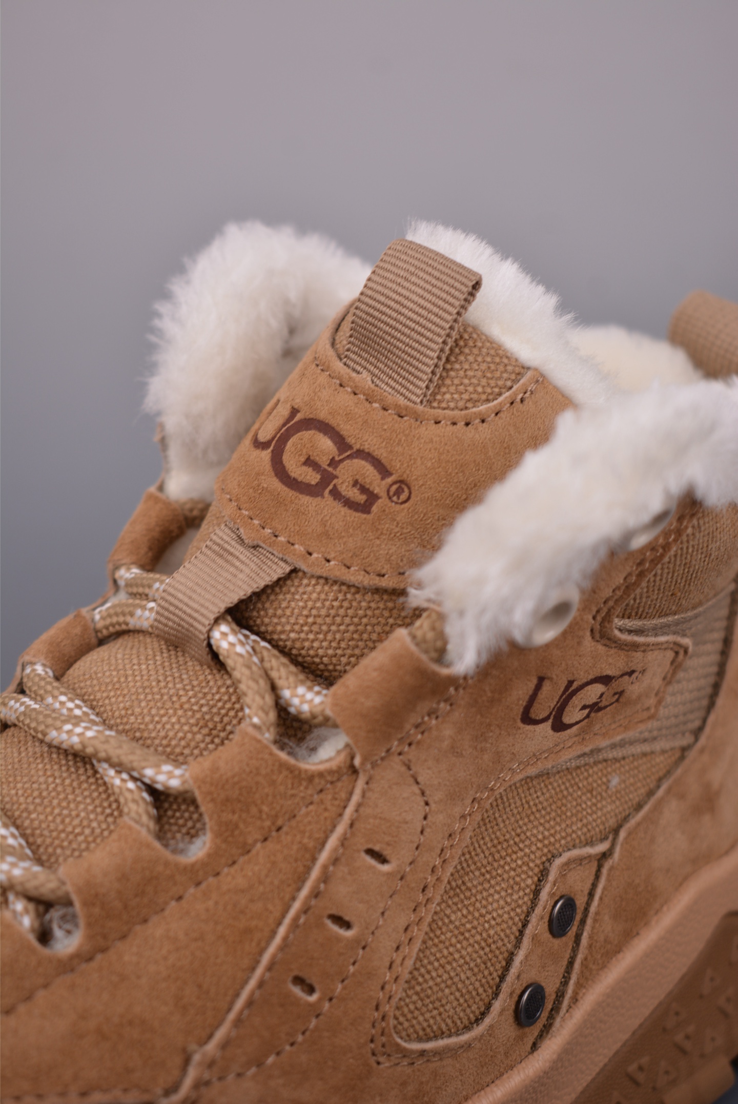UGG Tasman Weather Hybrid 塔斯曼混合系列中帮轻量休闲马丁靴 U6136