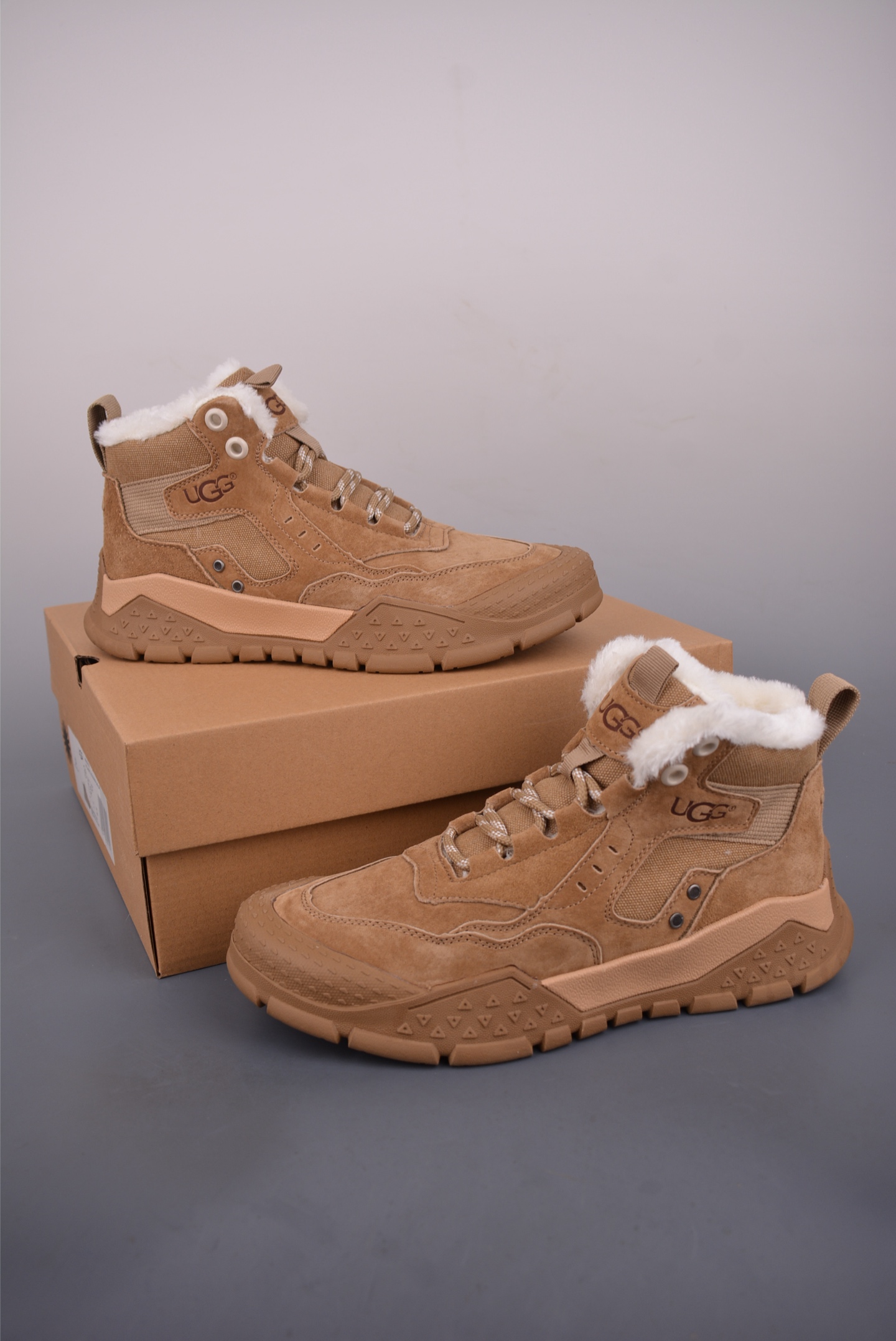 UGG Tasman Weather Hybrid 塔斯曼混合系列中帮轻量休闲马丁靴 U6136