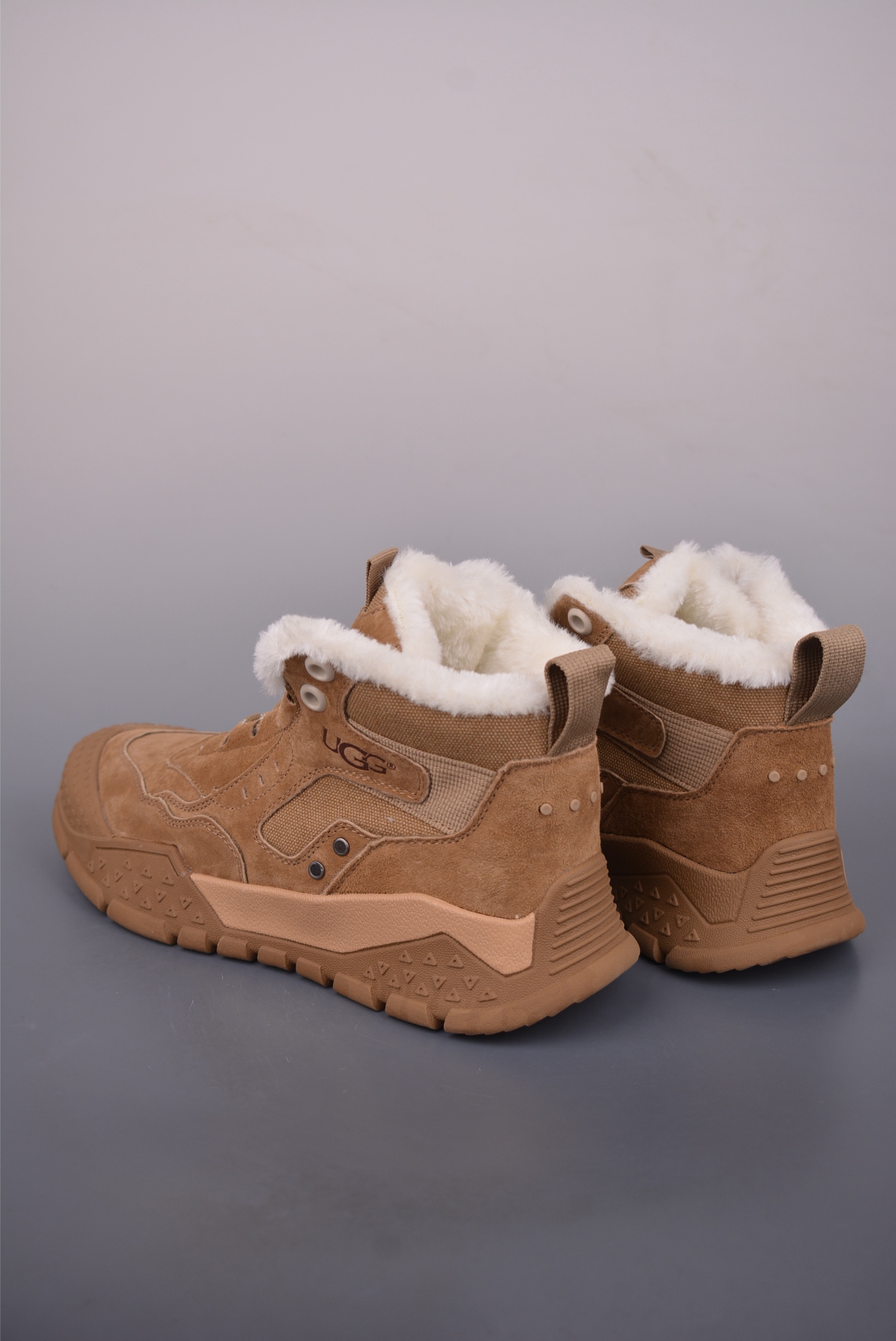 UGG Tasman Weather Hybrid 塔斯曼混合系列中帮轻量休闲马丁靴 U6136