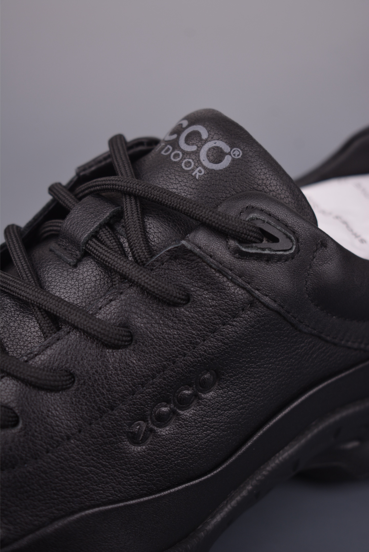 ECCO爱步运动鞋男鞋 秋冬真皮休闲防滑跑步鞋 825101 ECCO爱步运动鞋男鞋 秋冬真皮休闲防滑跑步鞋 825101