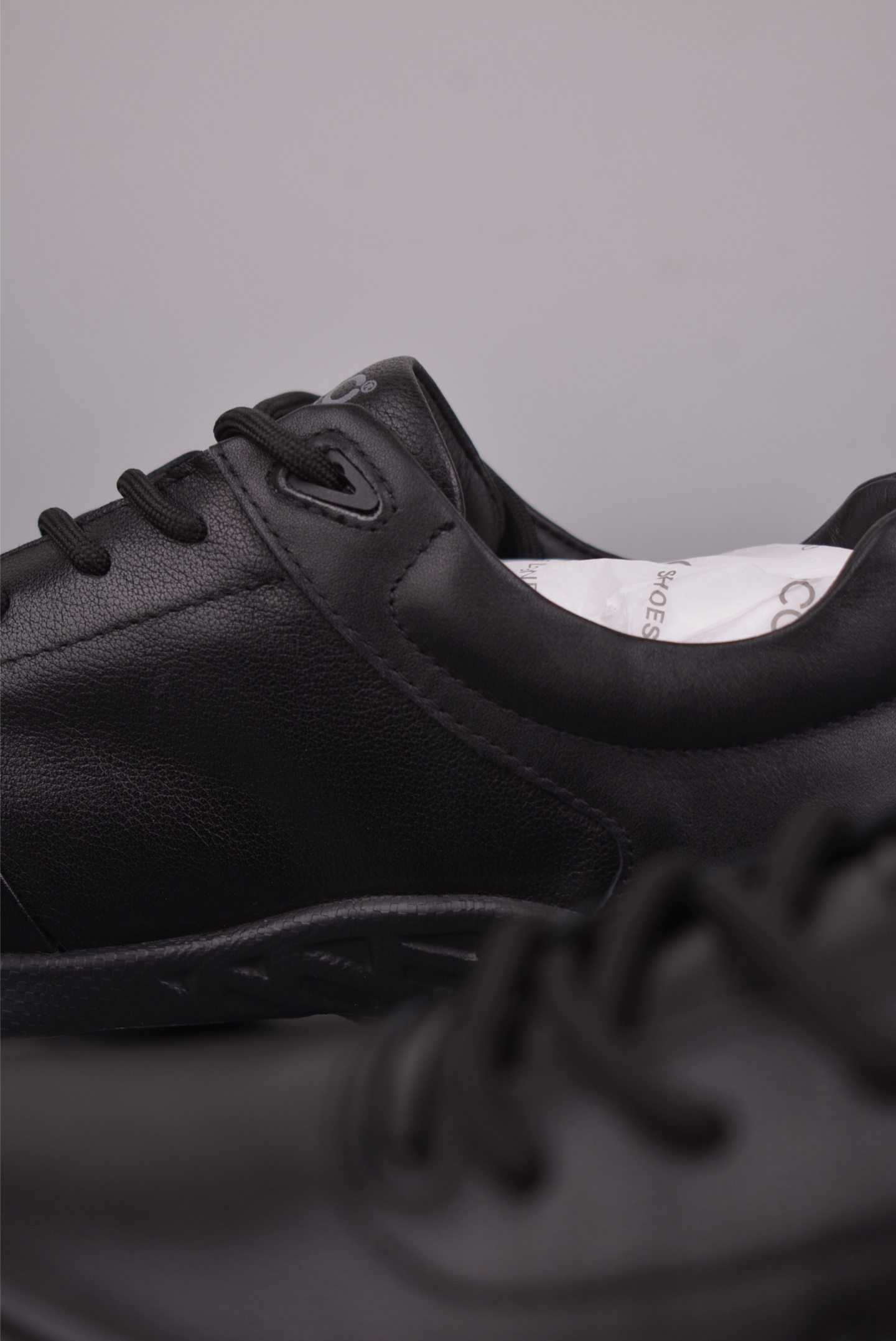 ECCO爱步运动鞋男鞋 秋冬真皮休闲防滑跑步鞋 825101 ECCO爱步运动鞋男鞋 秋冬真皮休闲防滑跑步鞋 825101