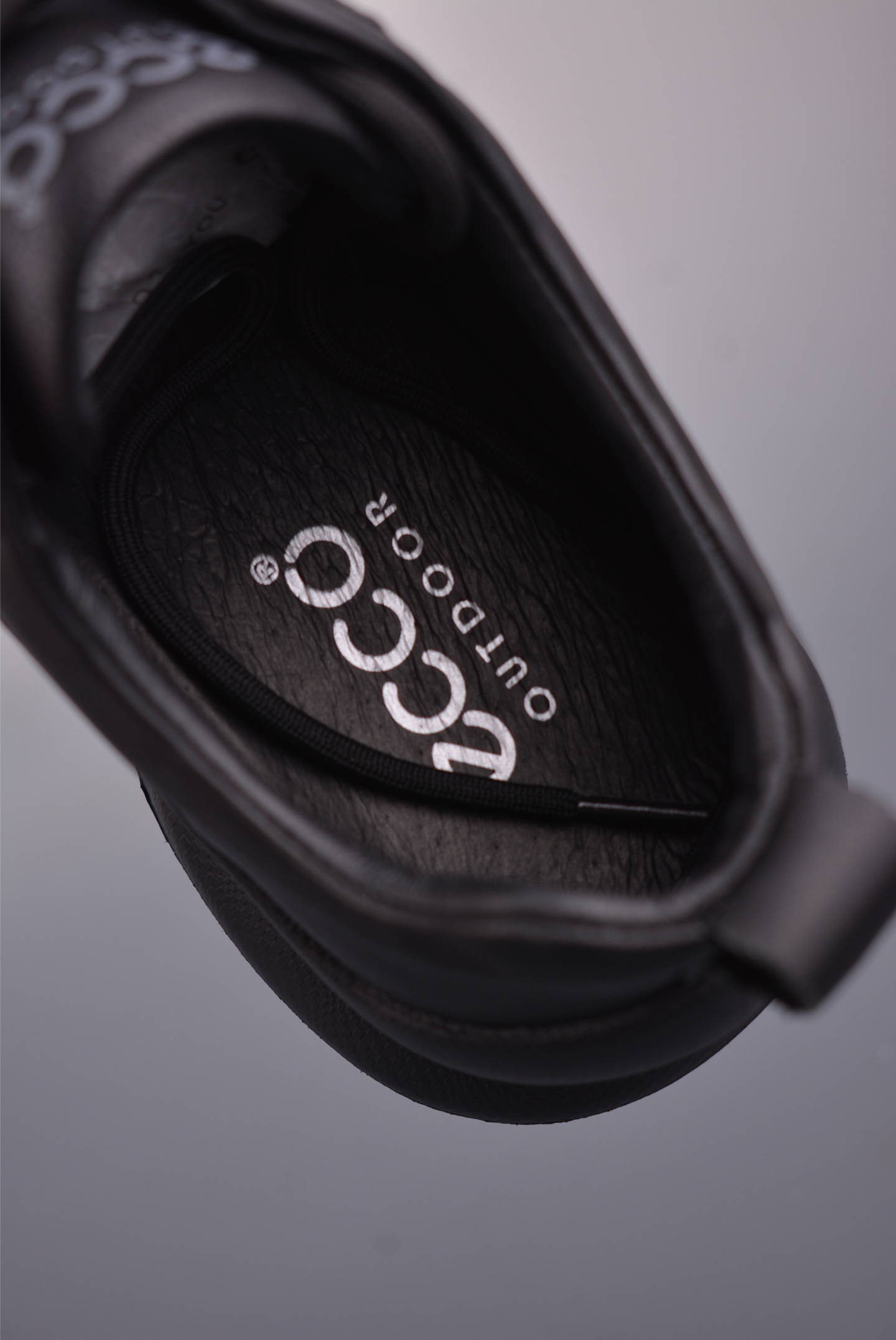 ECCO爱步运动鞋男鞋 秋冬真皮休闲防滑跑步鞋 825101 ECCO爱步运动鞋男鞋 秋冬真皮休闲防滑跑步鞋 825101