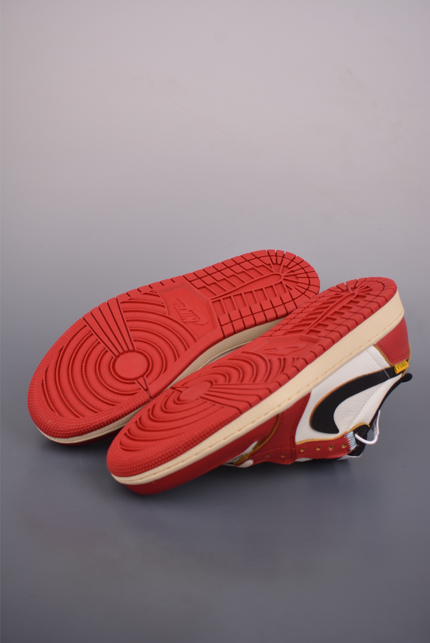 原装裸鞋级 市面最高工艺产物 Air Jordan 1 Low白红黑 HQ6998-600 原装裸鞋级 市面最高工艺产物 Air Jordan 1 Low白红黑 HQ6998-600