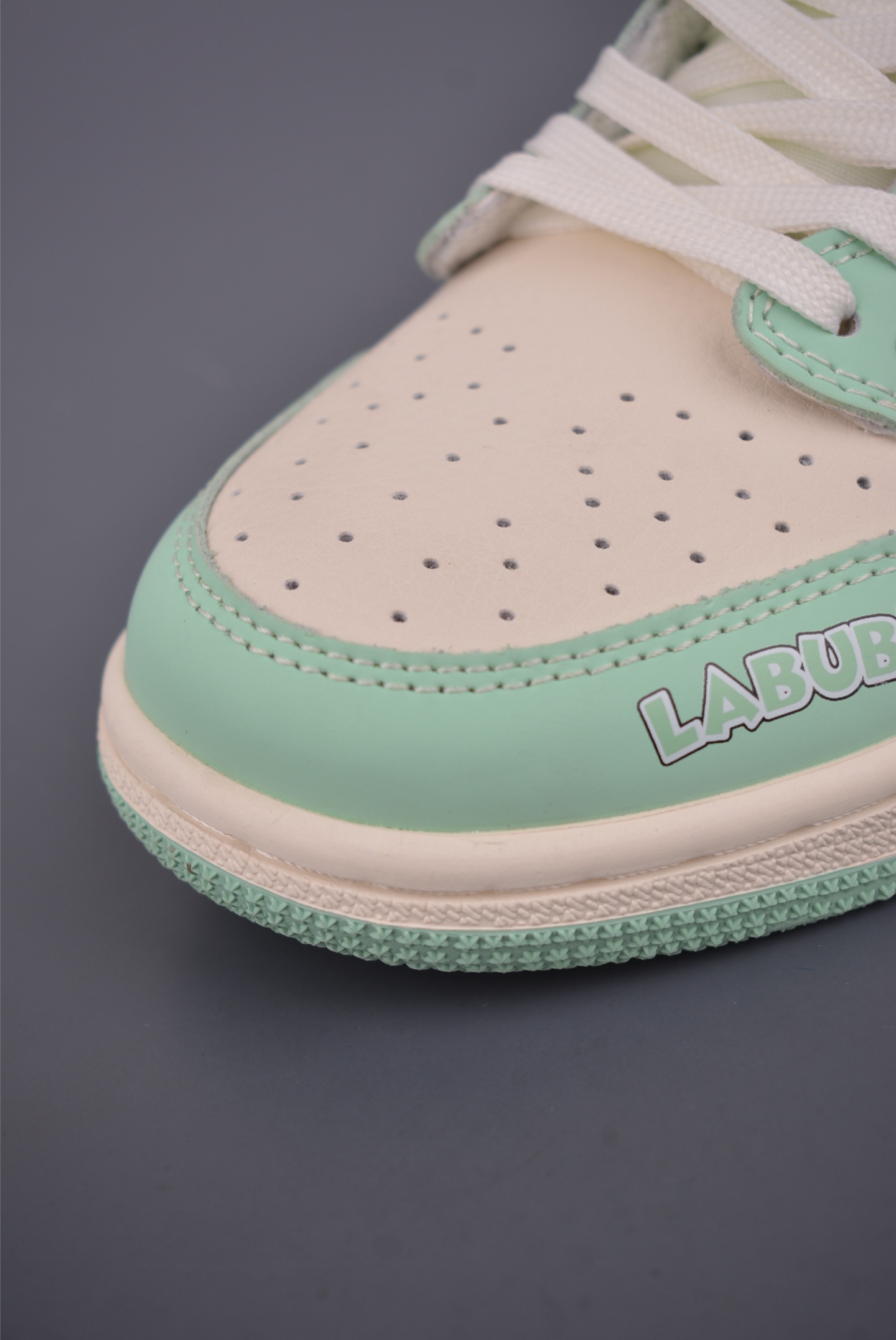 Fragment x Travis Scott x Labubu Air Jordan 1 Low 三方联名倒钩 DD7866-115 Fragment x Travis Scott x Labubu Air Jordan 1 Low 三方联名倒钩 DD7866-115